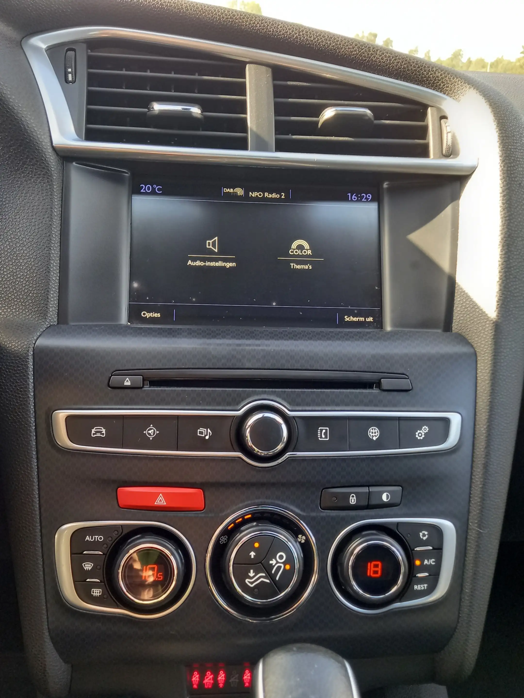DS Automobiles DS 4 Crossback 1.6 THP Chic — photo 9