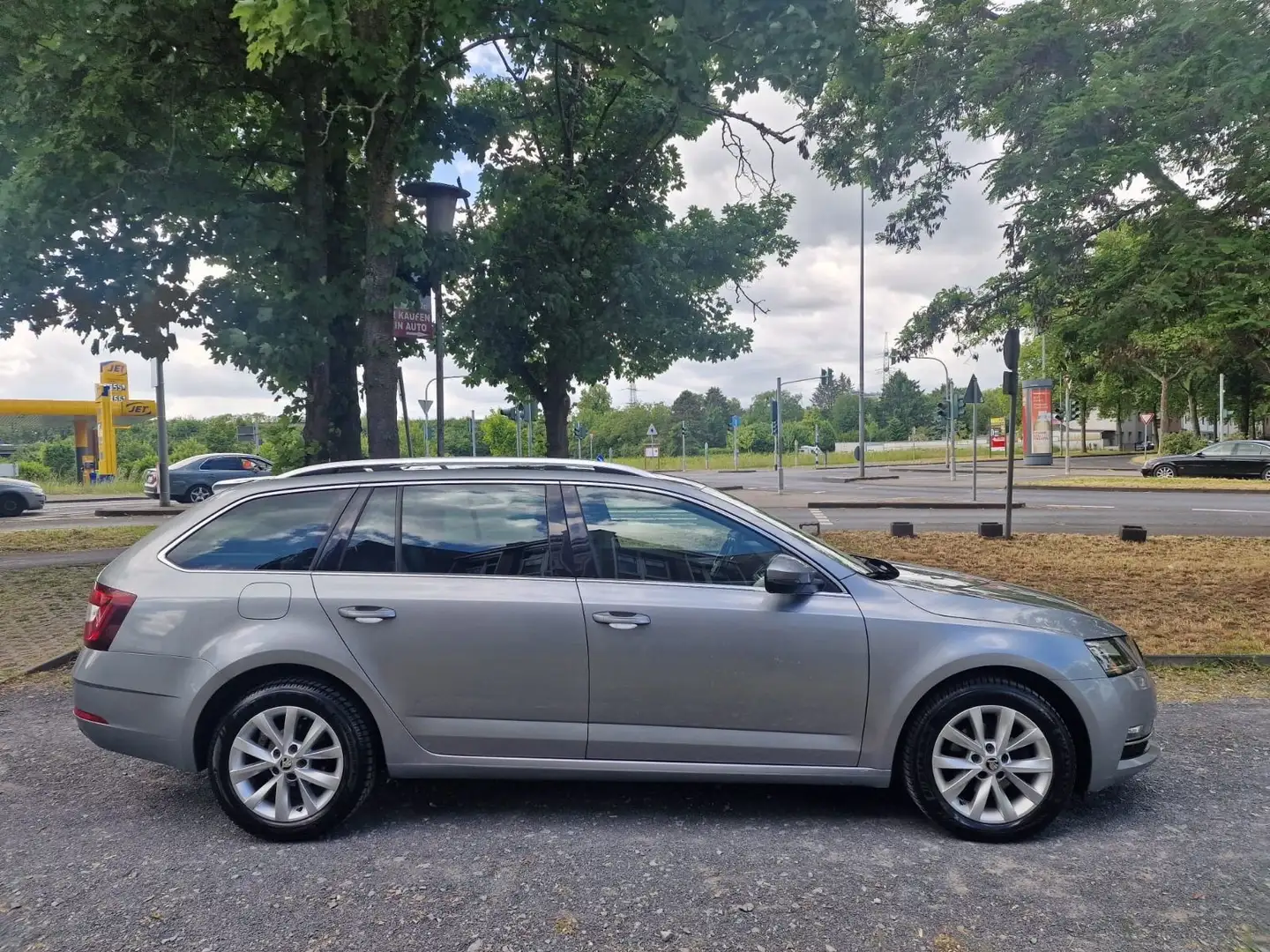 Skoda Octavia Combi Style Automatik /Navi /Top Zustand Gris - 2