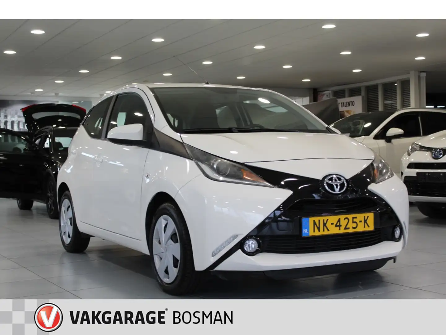 Toyota Aygo 1.0 VVT-i x-play/AIRCO/CAMERA Wit - 1