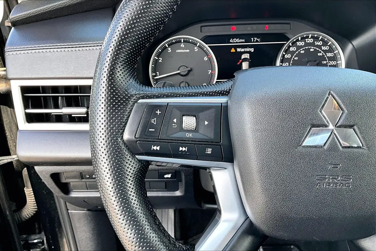 Mitsubishi Outlander снимка Mitsubishi Outlander