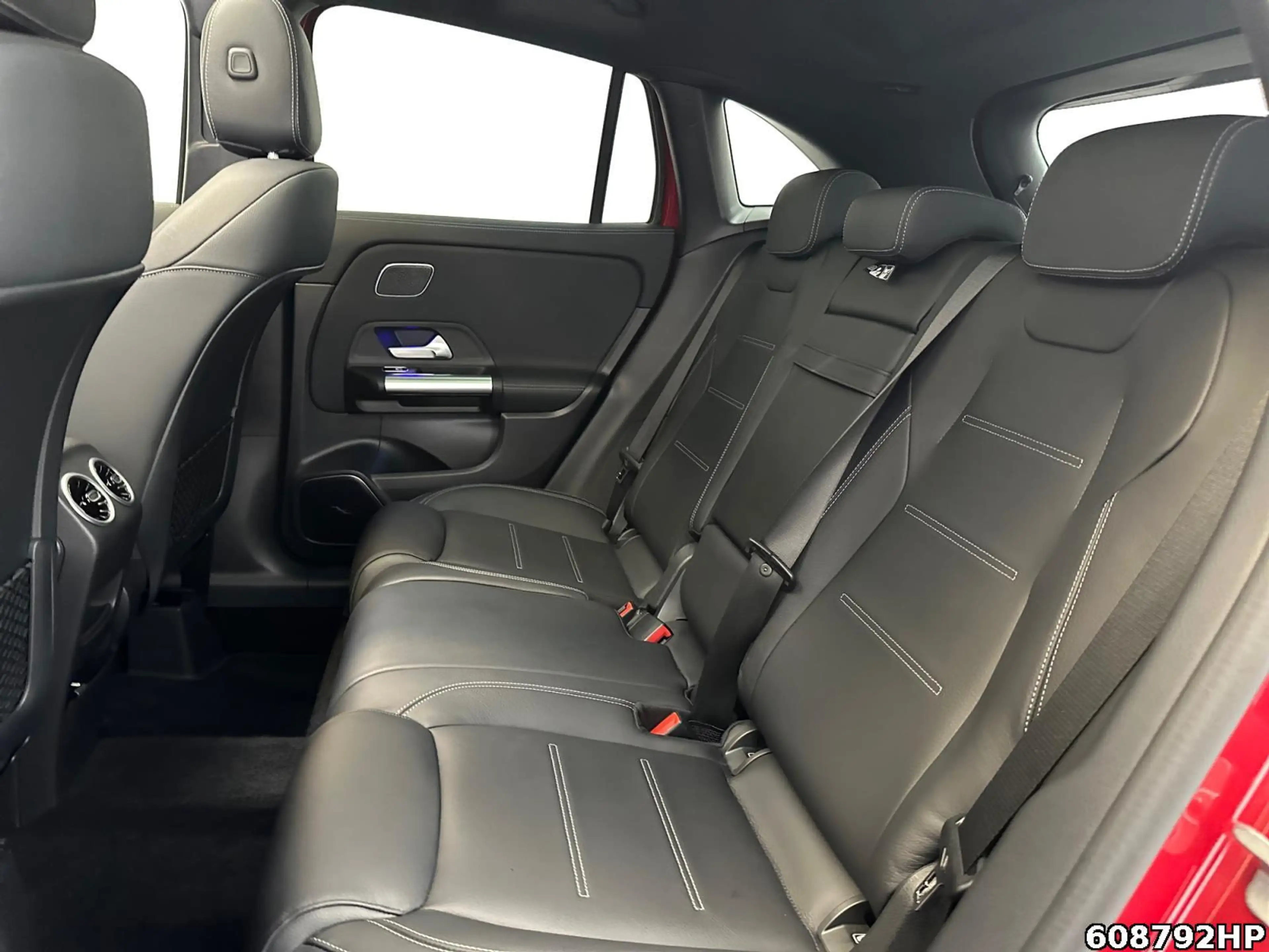 Mercedes-Benz GLA 250 e AMG Pano Burmester Distronic AHK Memor — photo 12