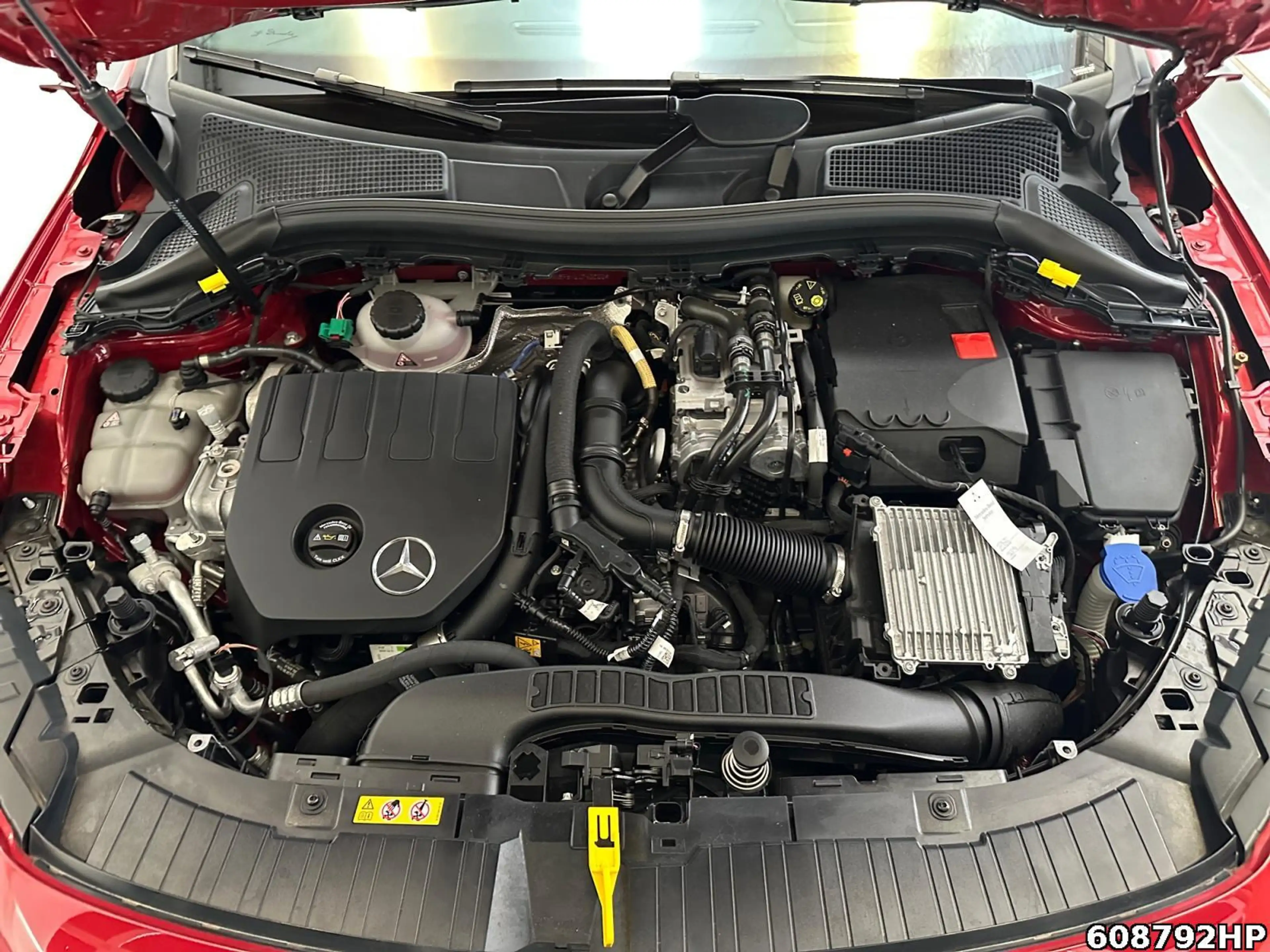 Mercedes-Benz GLA 250 e AMG Pano Burmester Distronic AHK Memor — photo 7