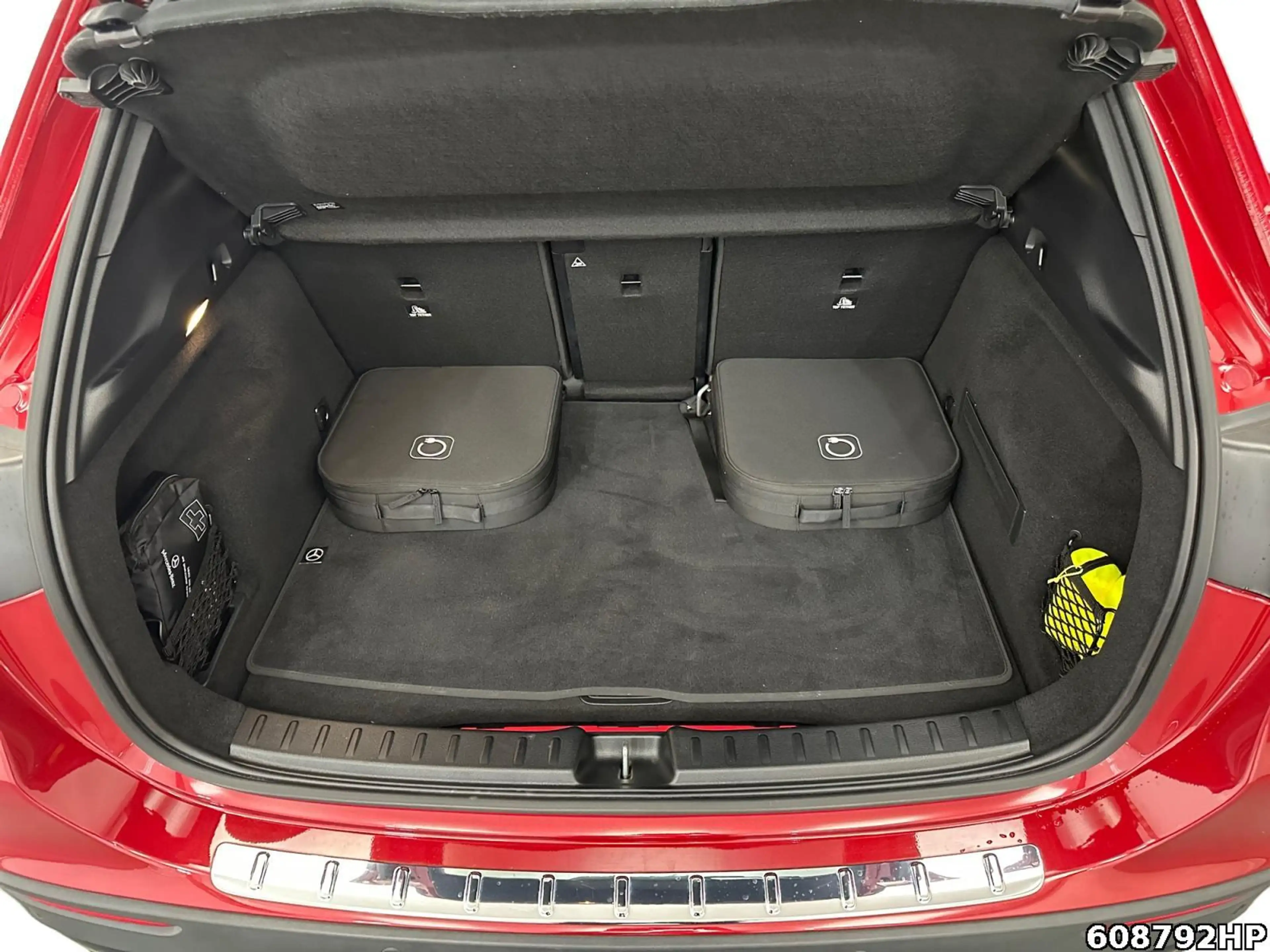 Mercedes-Benz GLA 250 e AMG Pano Burmester Distronic AHK Memor — photo 6