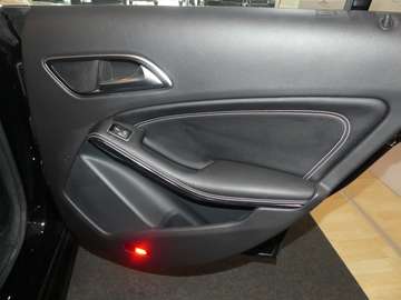 Bild 20 Mercedes-Benz CLA 200 SB, URBAN, NAVI 2016, SHZ, el. Heckklappe, Chromp.