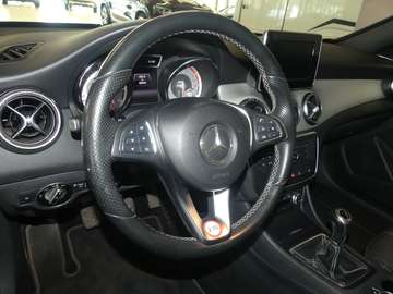 Bild 5 Mercedes-Benz CLA 200 SB, URBAN, NAVI 2016, SHZ, el. Heckklappe, Chromp.