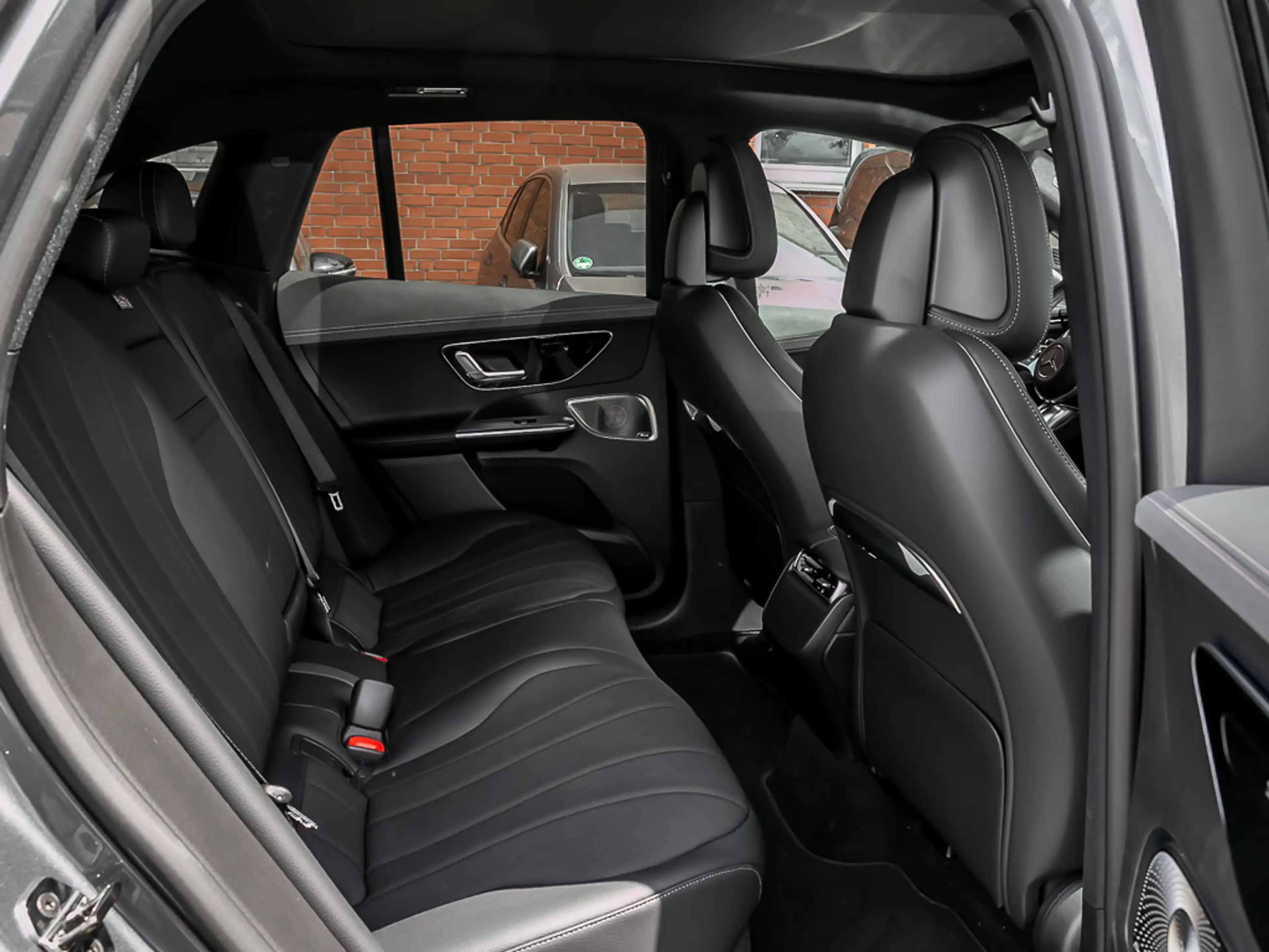 Mercedes-Benz EQE SUV + Advanced Plus AHK Hinterachslenk. — photo 6