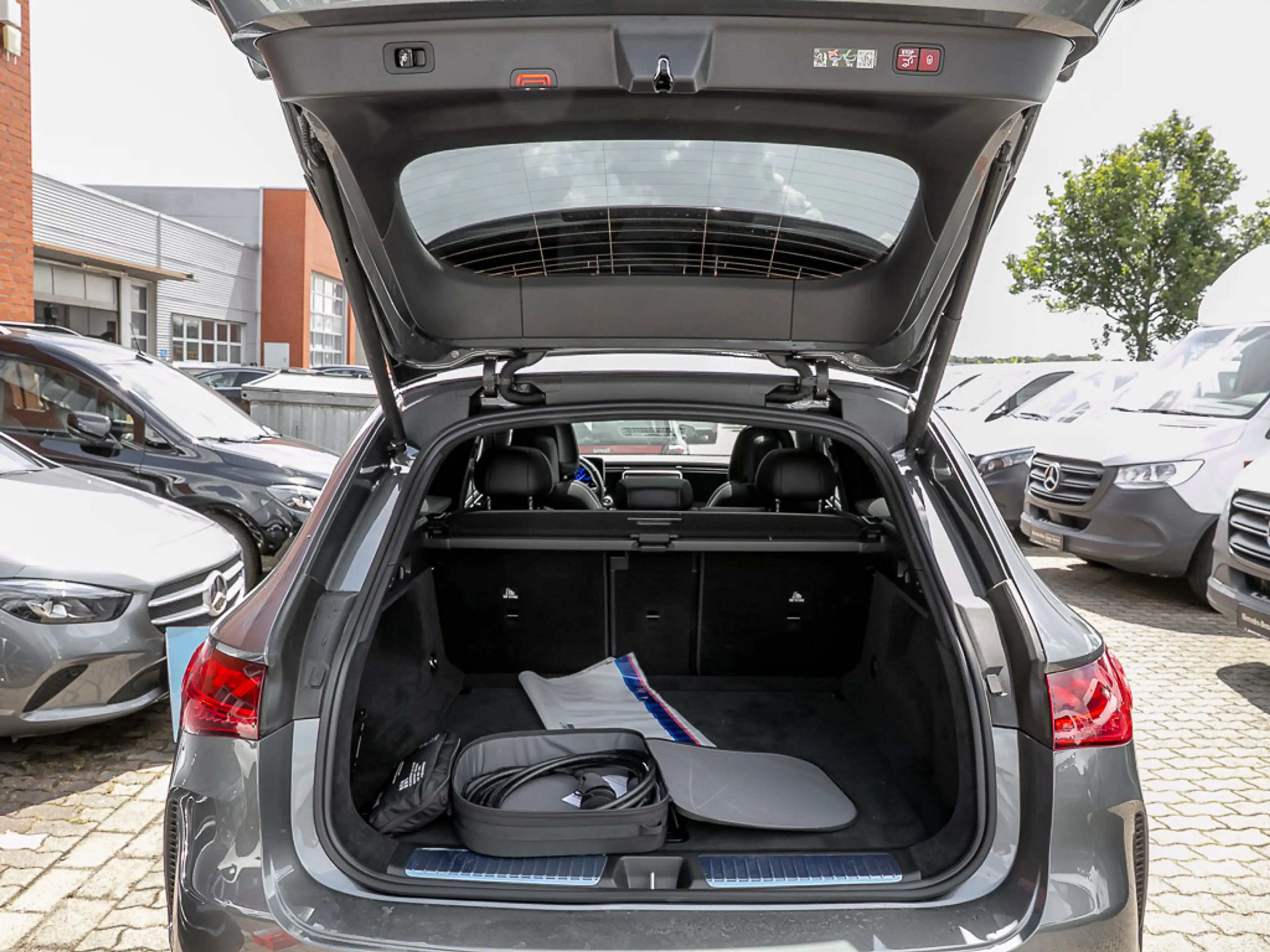 Mercedes-Benz EQE SUV + Advanced Plus AHK Hinterachslenk. — photo 10