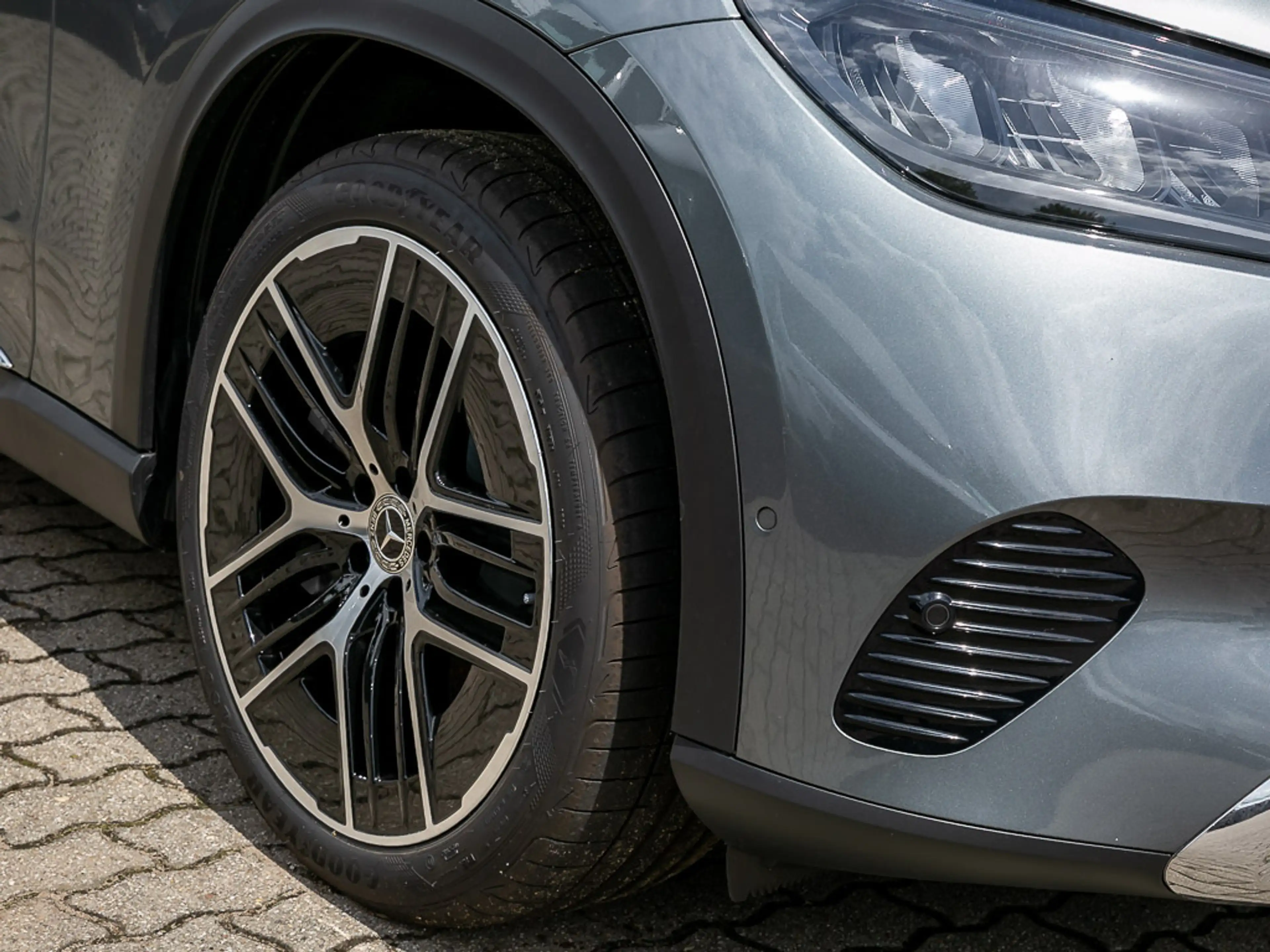 Mercedes-Benz EQE SUV + Advanced Plus AHK Hinterachslenk. — photo 3