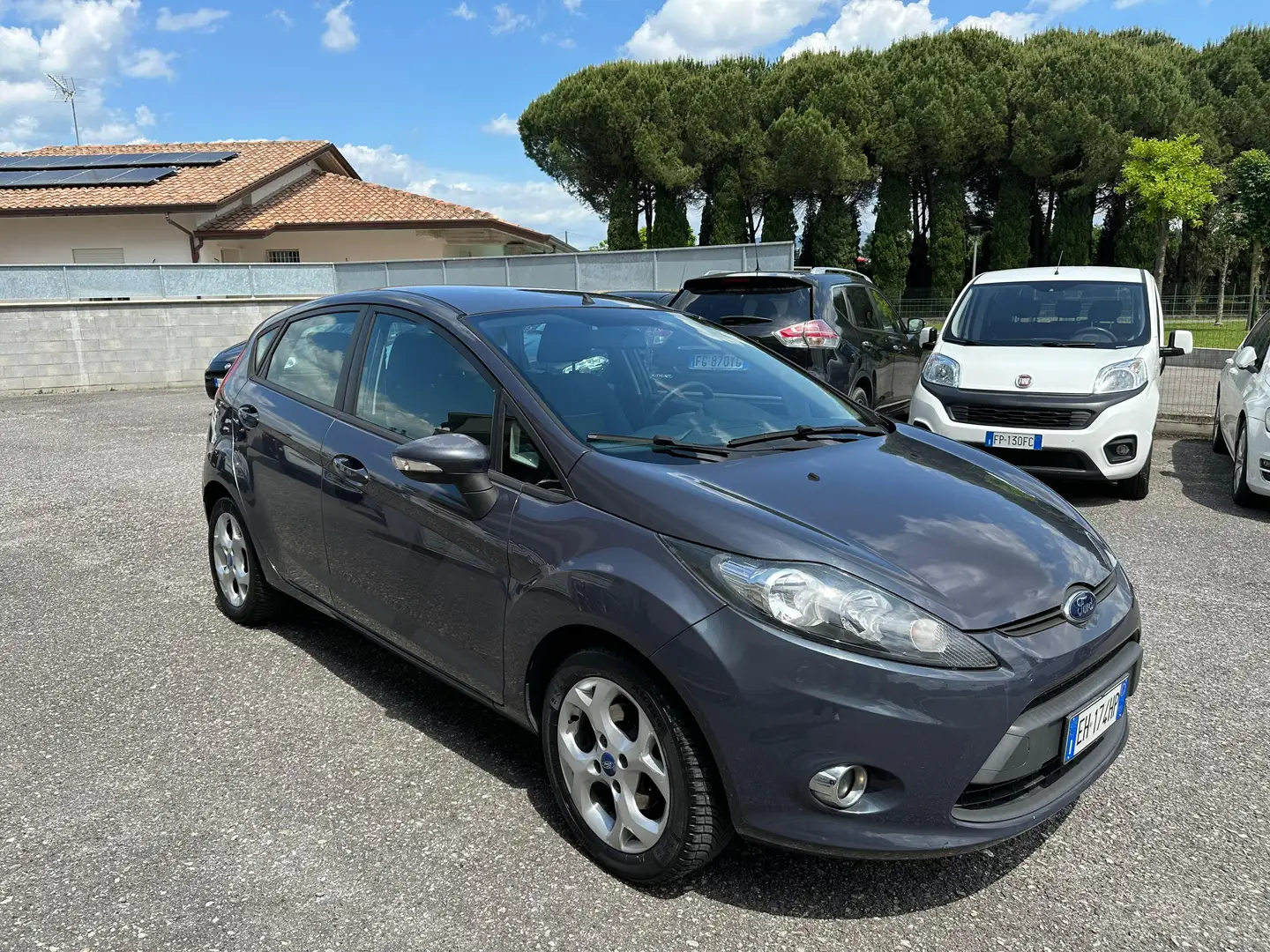 Ford Fiesta Fiesta 5p 1.4 tdci Titanium FL Gris - 1