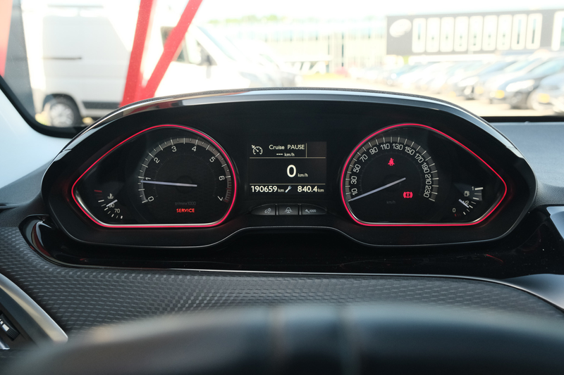 Peugeot 2008 1.2 PureTech GT-line — photo 10