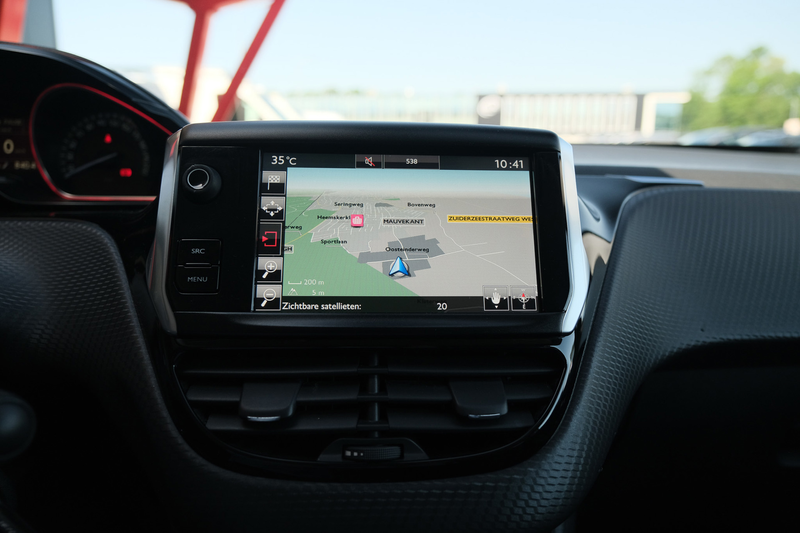 Peugeot 2008 1.2 PureTech GT-line — photo 13