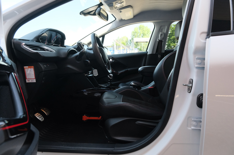 Peugeot 2008 1.2 PureTech GT-line — photo 30