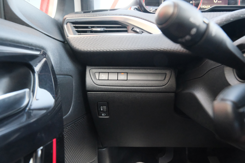 Peugeot 2008 1.2 PureTech GT-line — photo 21