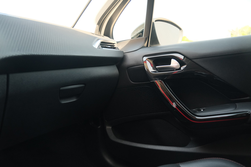 Peugeot 2008 1.2 PureTech GT-line — photo 24