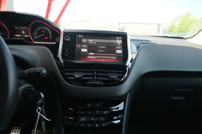 Peugeot 2008 1.2 PureTech GT-line — photo 11