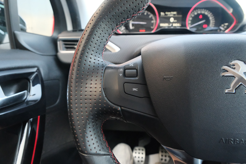 Peugeot 2008 1.2 PureTech GT-line — photo 17