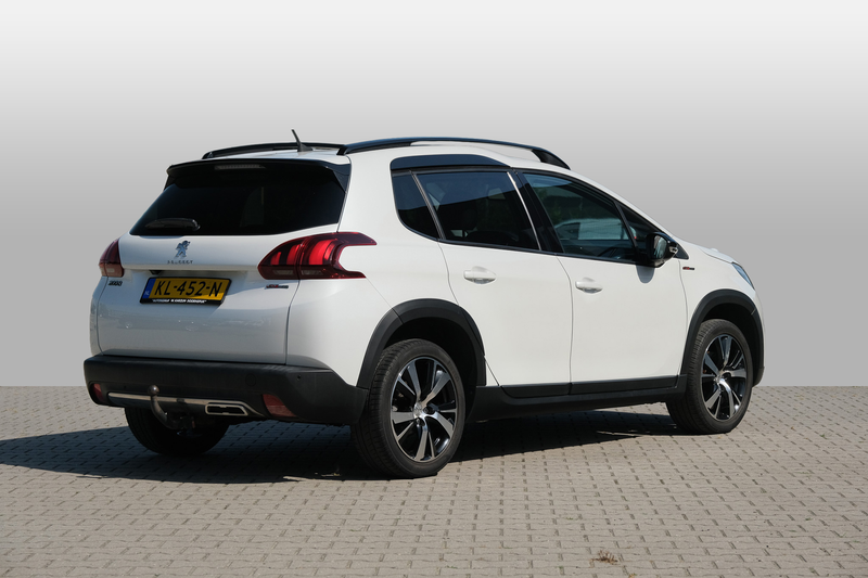 Peugeot 2008 1.2 PureTech GT-line — photo 4
