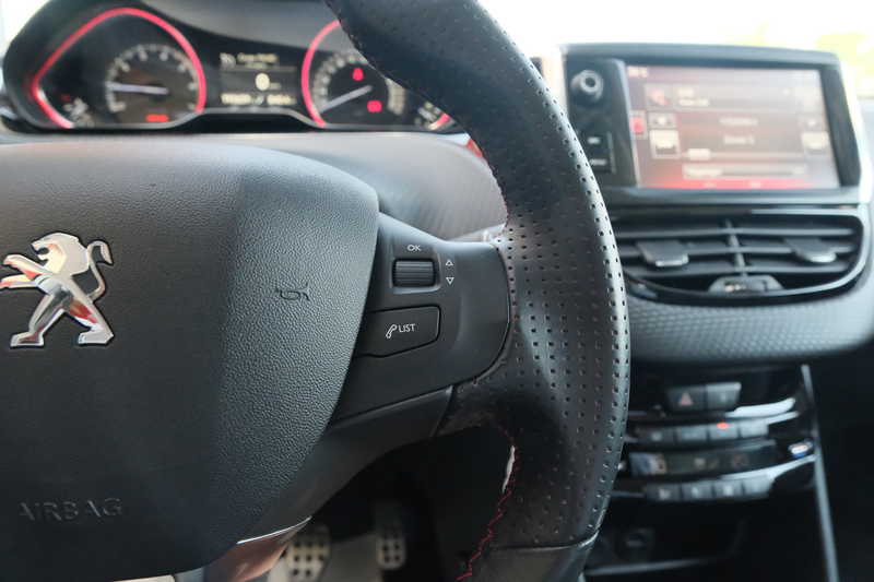 Peugeot 2008 1.2 PureTech GT-line — photo 18