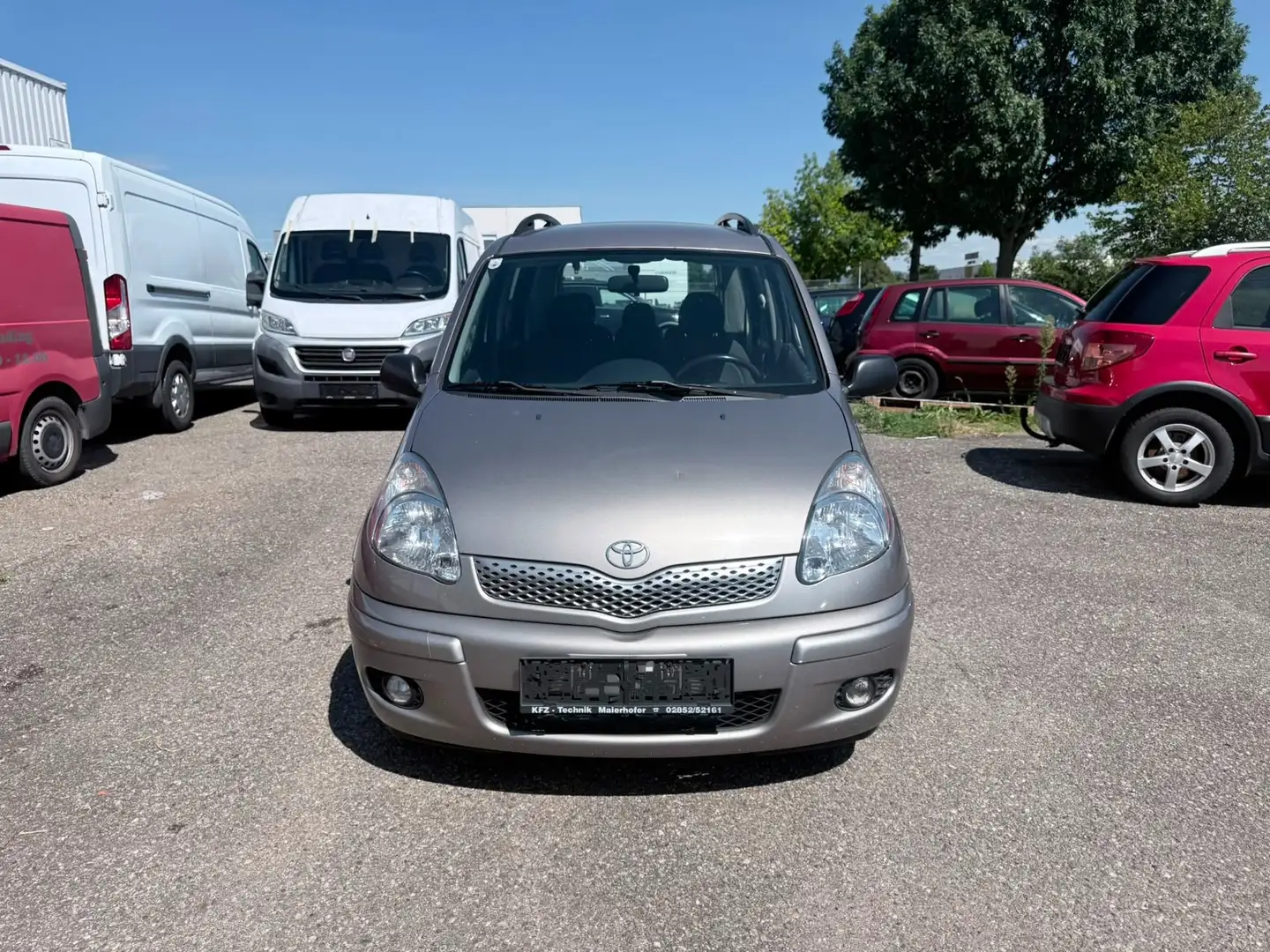 Toyota Yaris Yaris Verso 1,4 D-4D Linea Sol Ds. Grau - 2