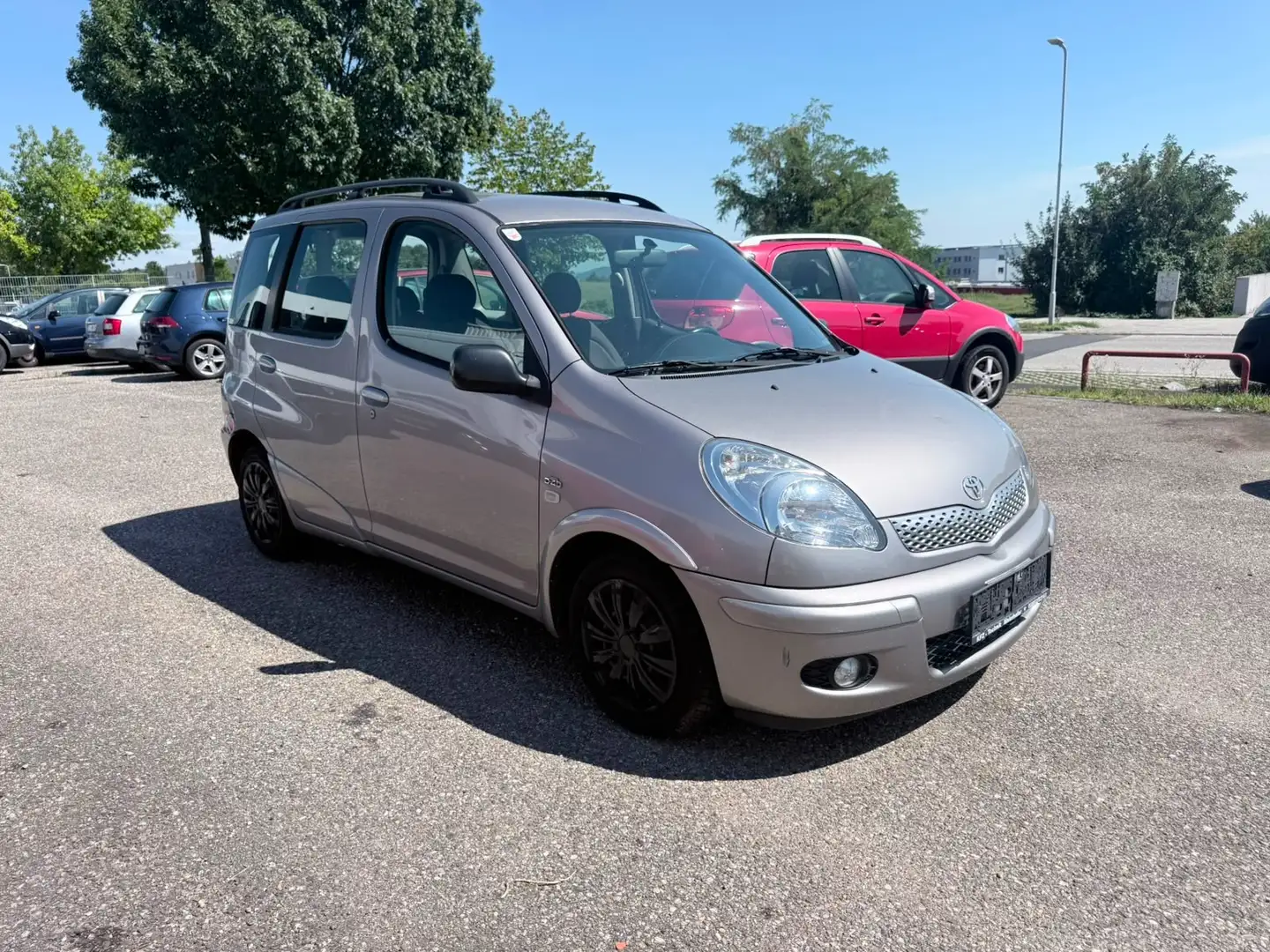 Toyota Yaris Yaris Verso 1,4 D-4D Linea Sol Ds. Grau - 1