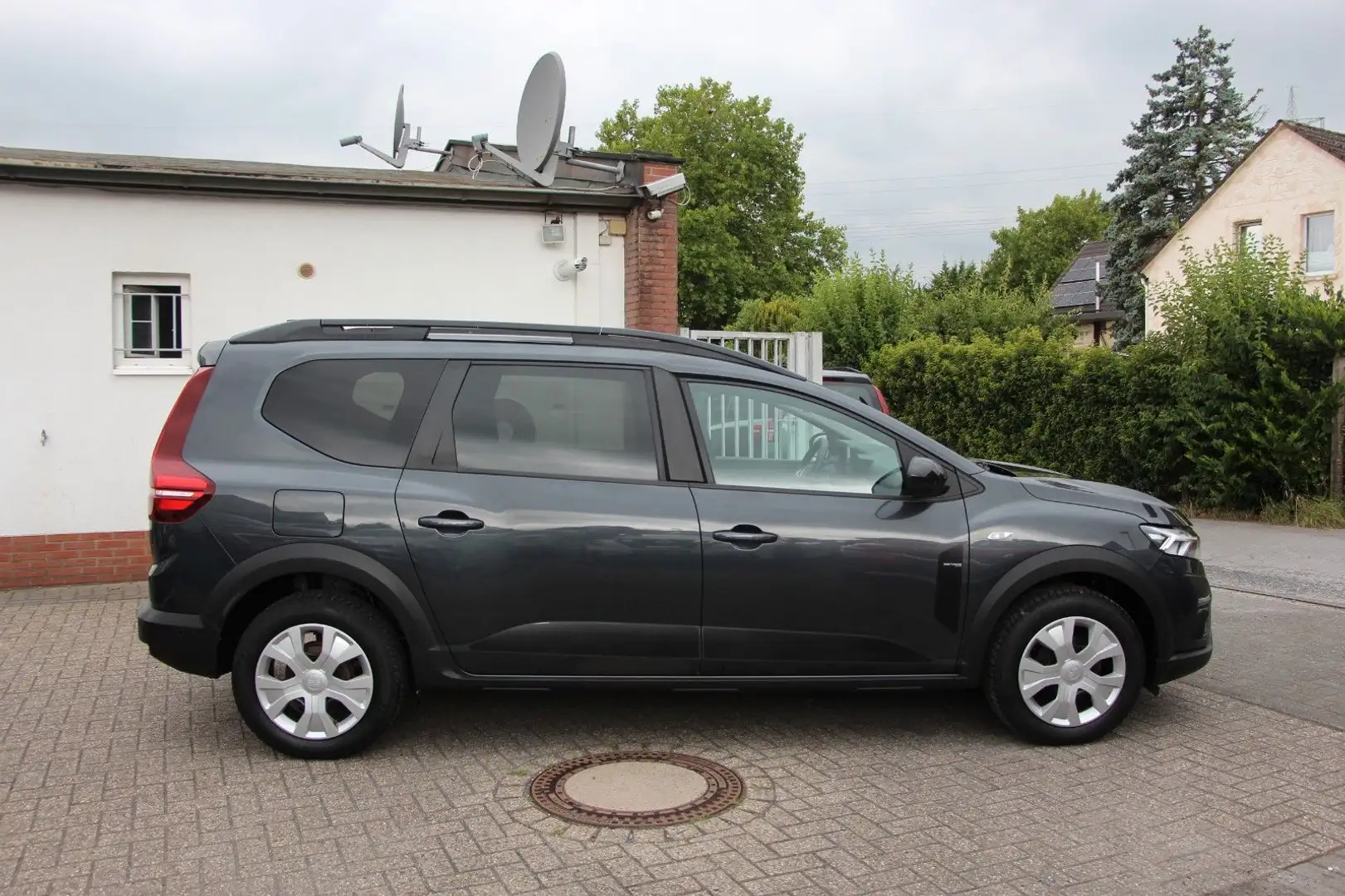 Dacia Jogger TCe 110 Extreme LED*NAVI*PDC*  /09492 Grau - 2