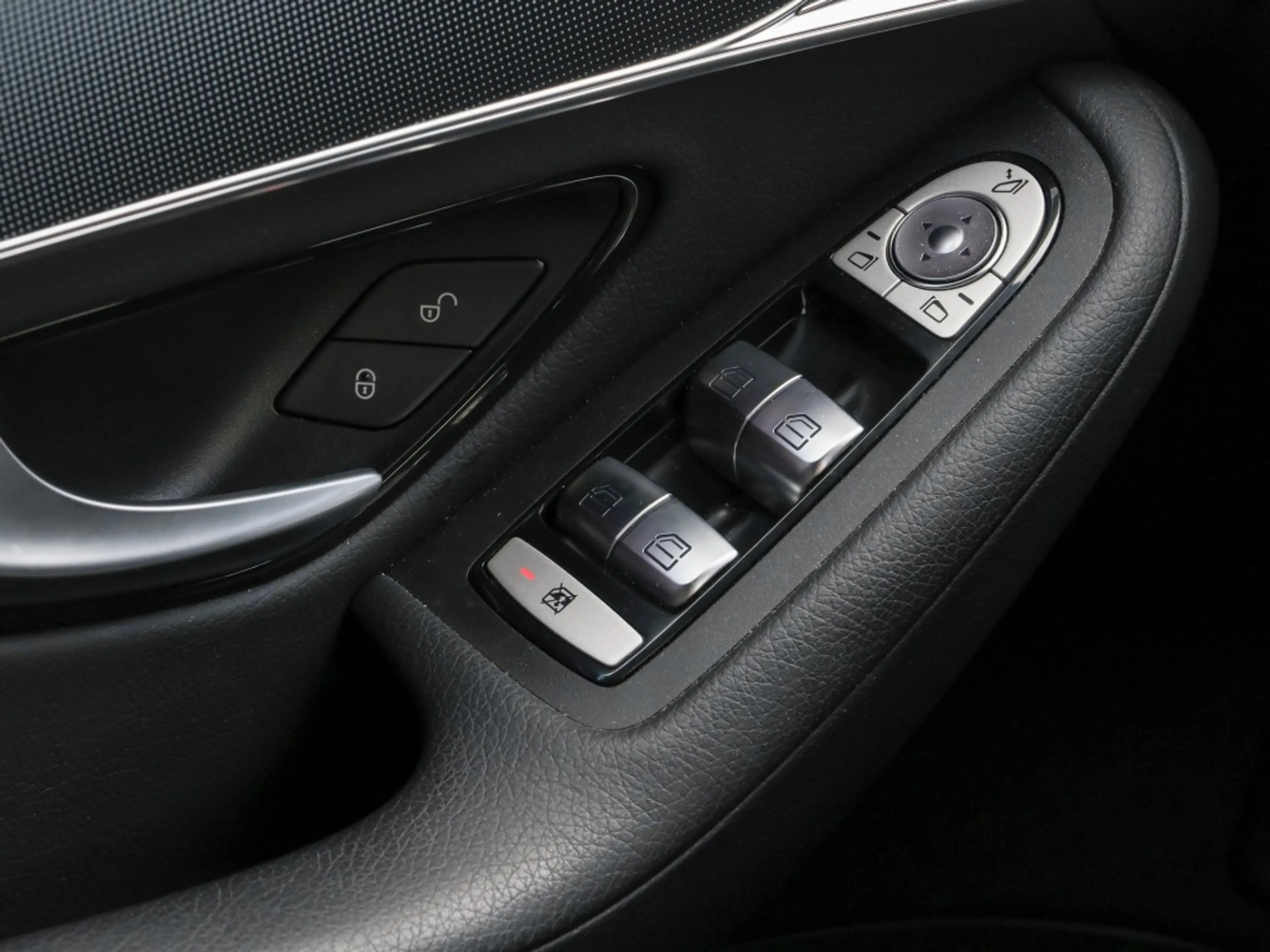 Mercedes-Benz EQC 400 400 4M MLB/Ambiente/Distr/Kamera/Shz/Navi/ — photo 12