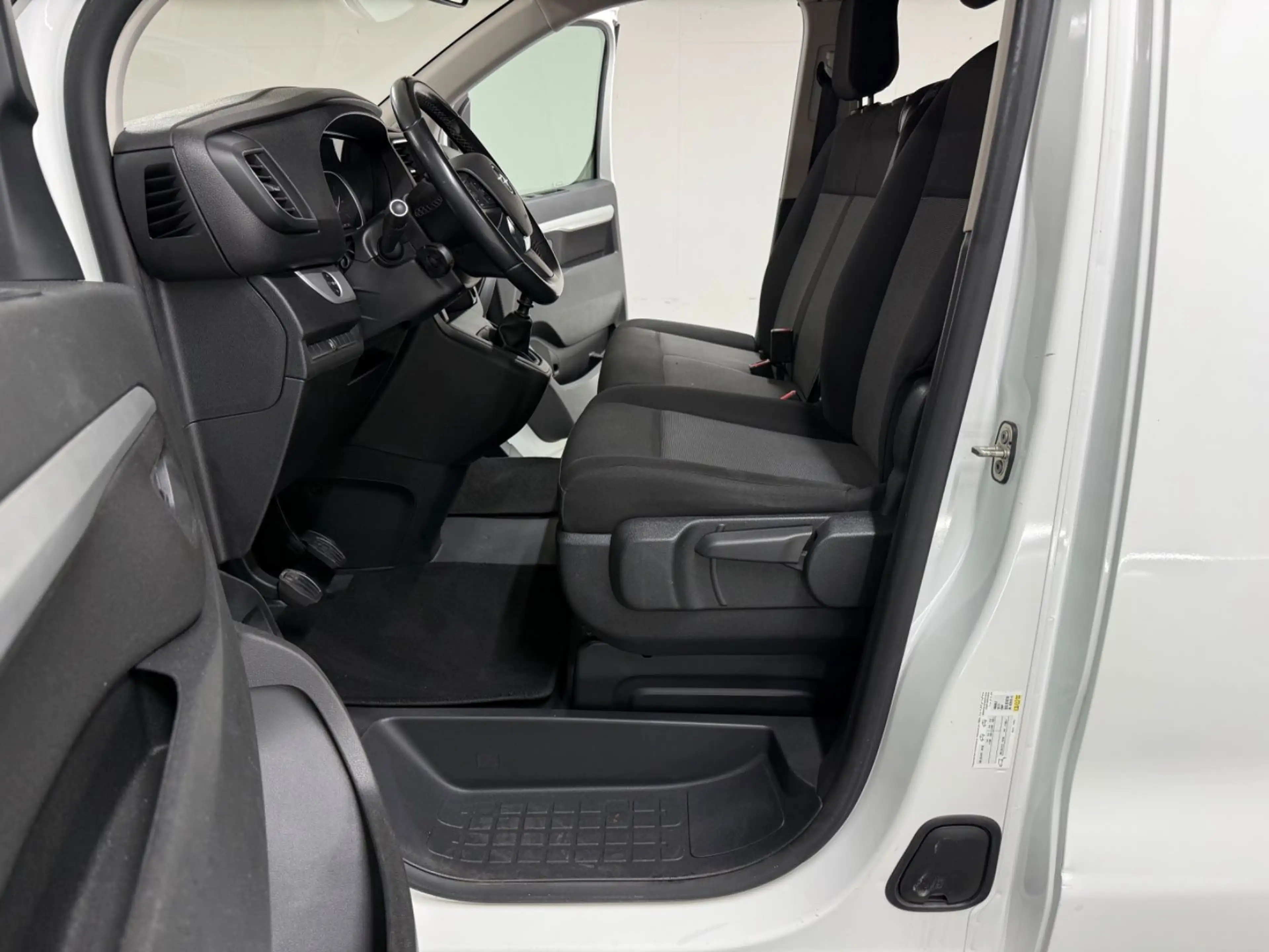 Opel Zafira Life Selection 1HND 9-SITZ HUD APPLE SPUR — photo 7