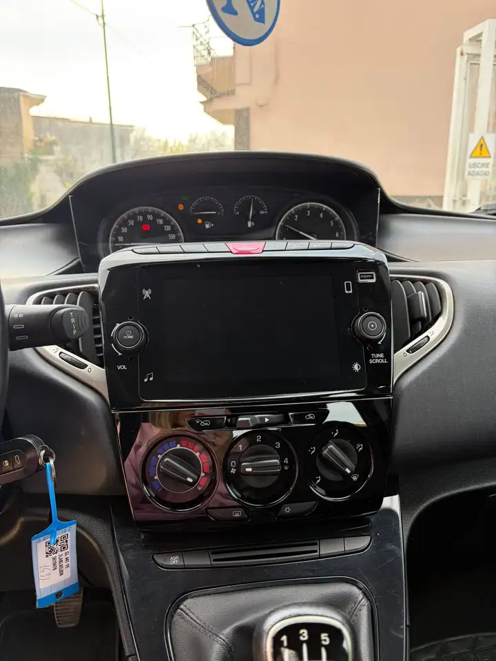 Lancia Ypsilon 2022 — фото 9
