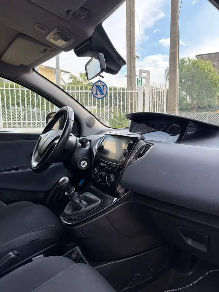 Lancia Ypsilon 2022 — фото 10