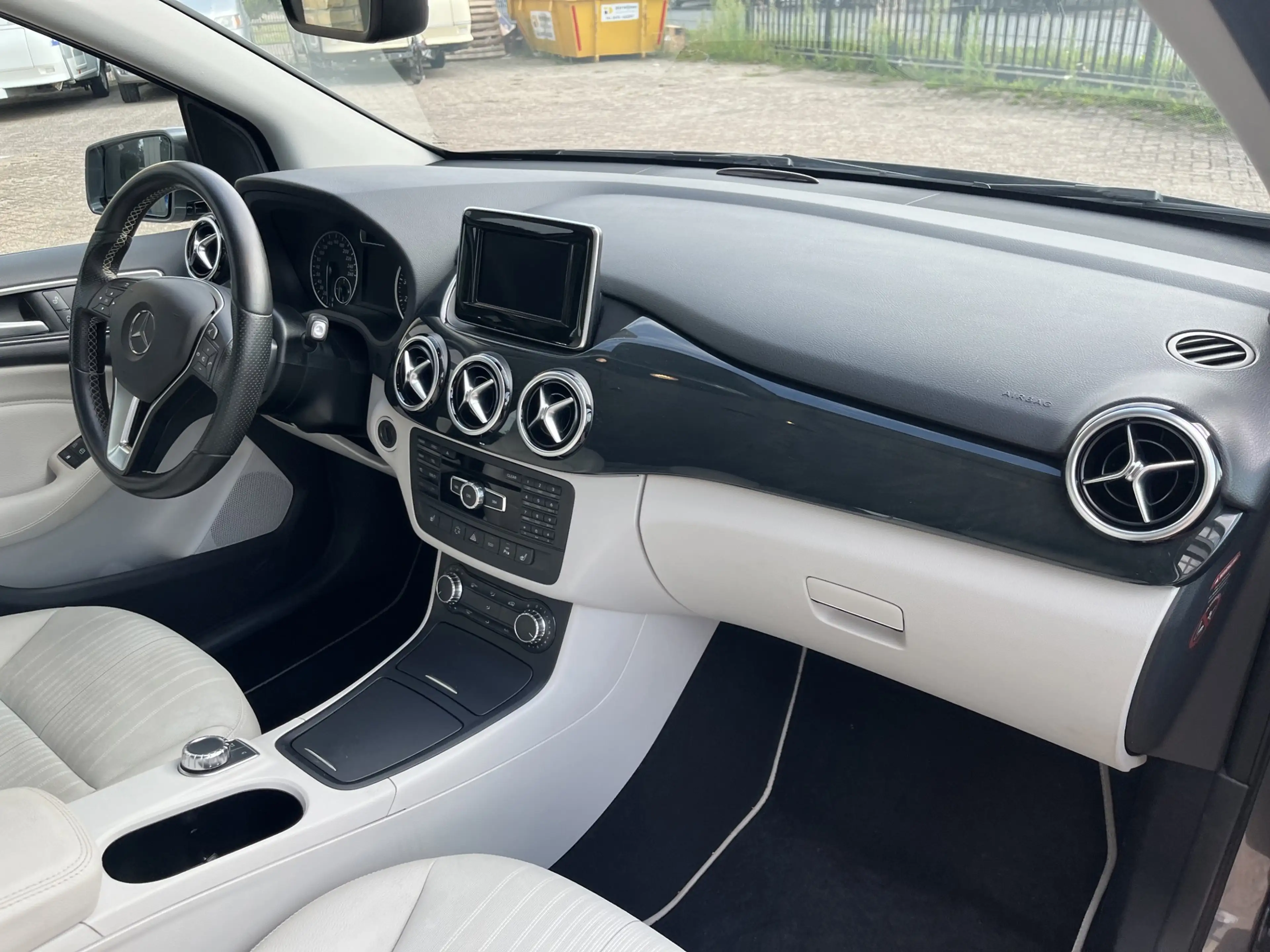 Mercedes-Benz B 180 Prestige, Dealer onderhouden — photo 17