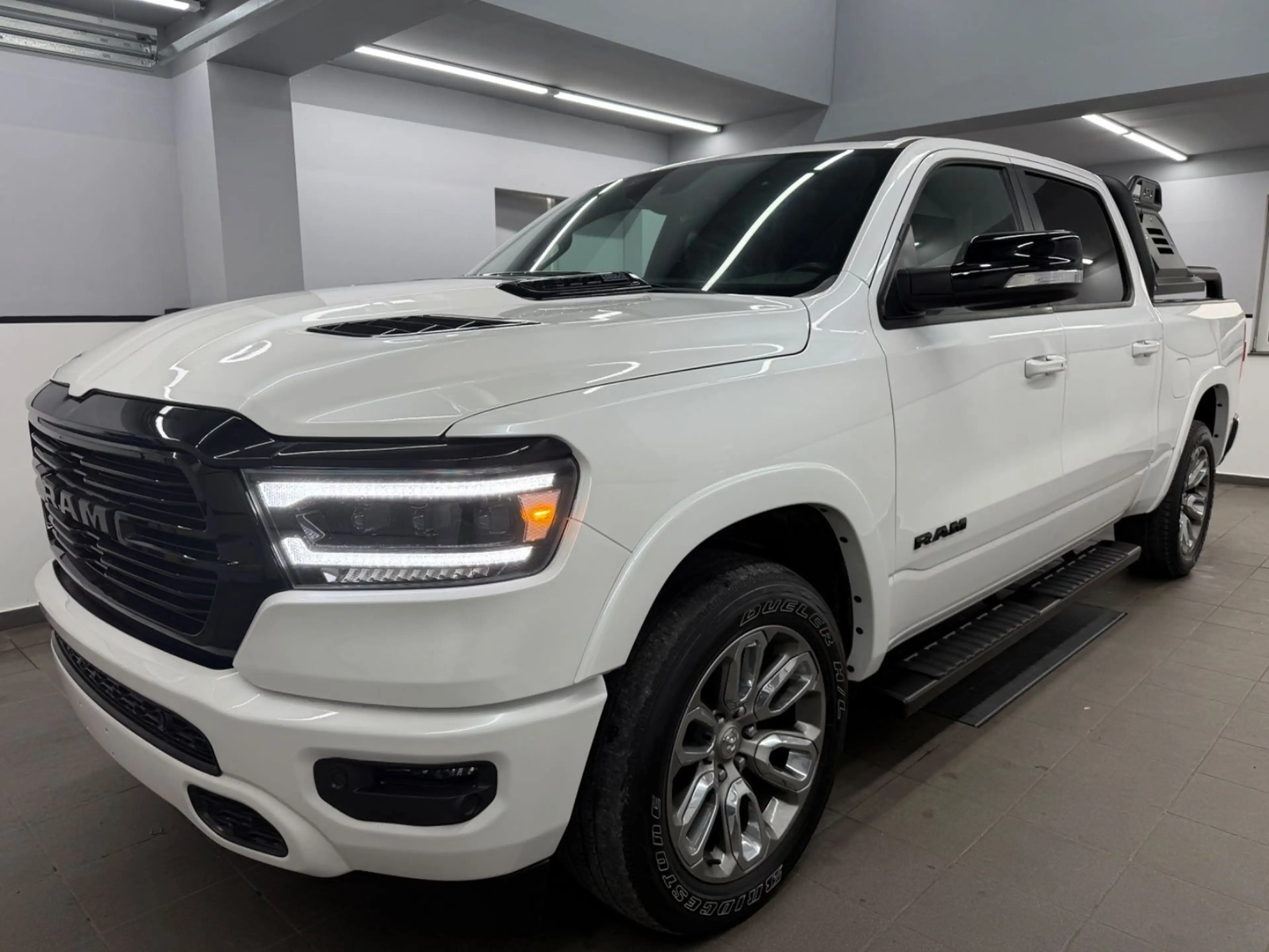 Dodge RAM 1500 V8 5.7 eTorque 4X4 LARAMIE*Ivory*12"Scr