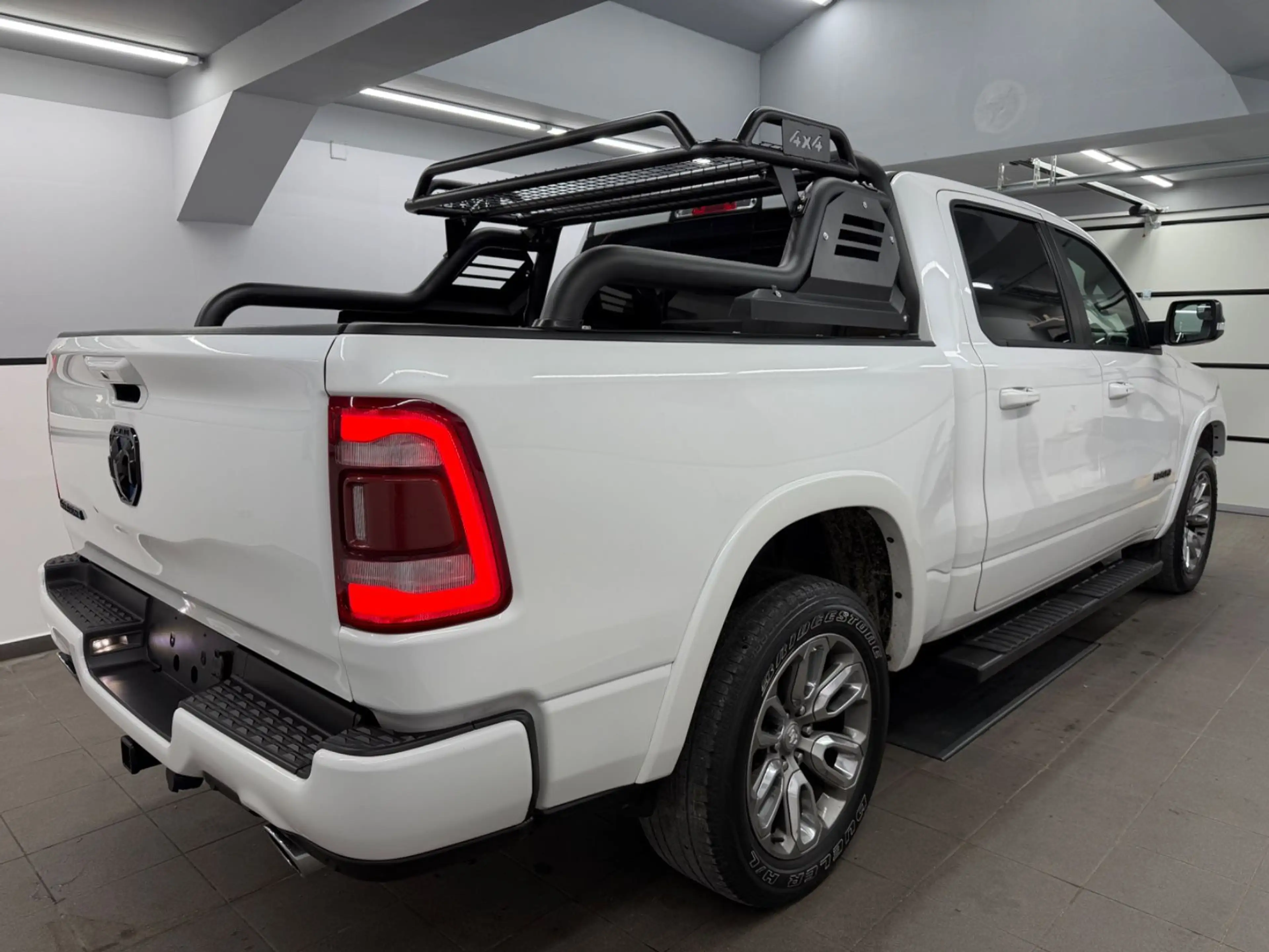Dodge RAM 1500 V8 5.7 eTorque 4X4 LARAMIE*Ivory*12"Scr — photo 8