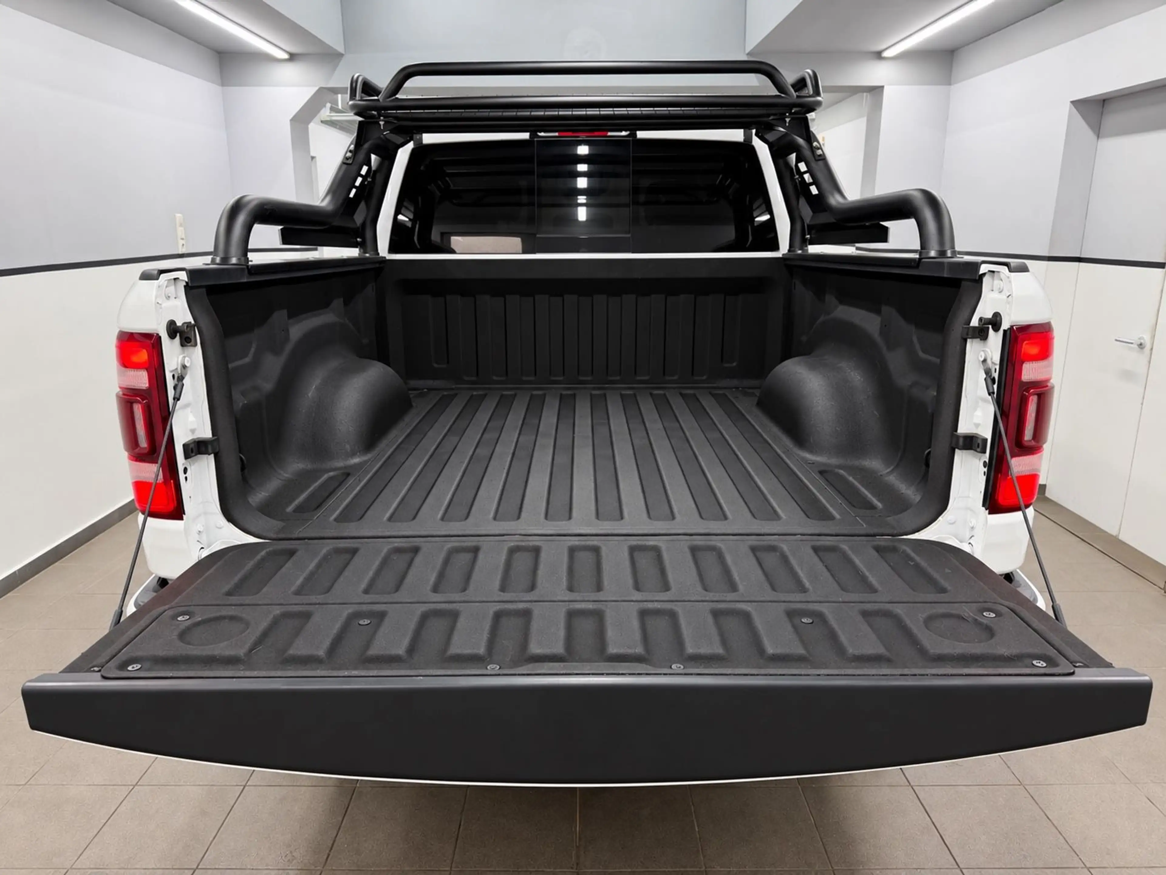 Dodge RAM 1500 V8 5.7 eTorque 4X4 LARAMIE*Ivory*12"Scr — photo 10