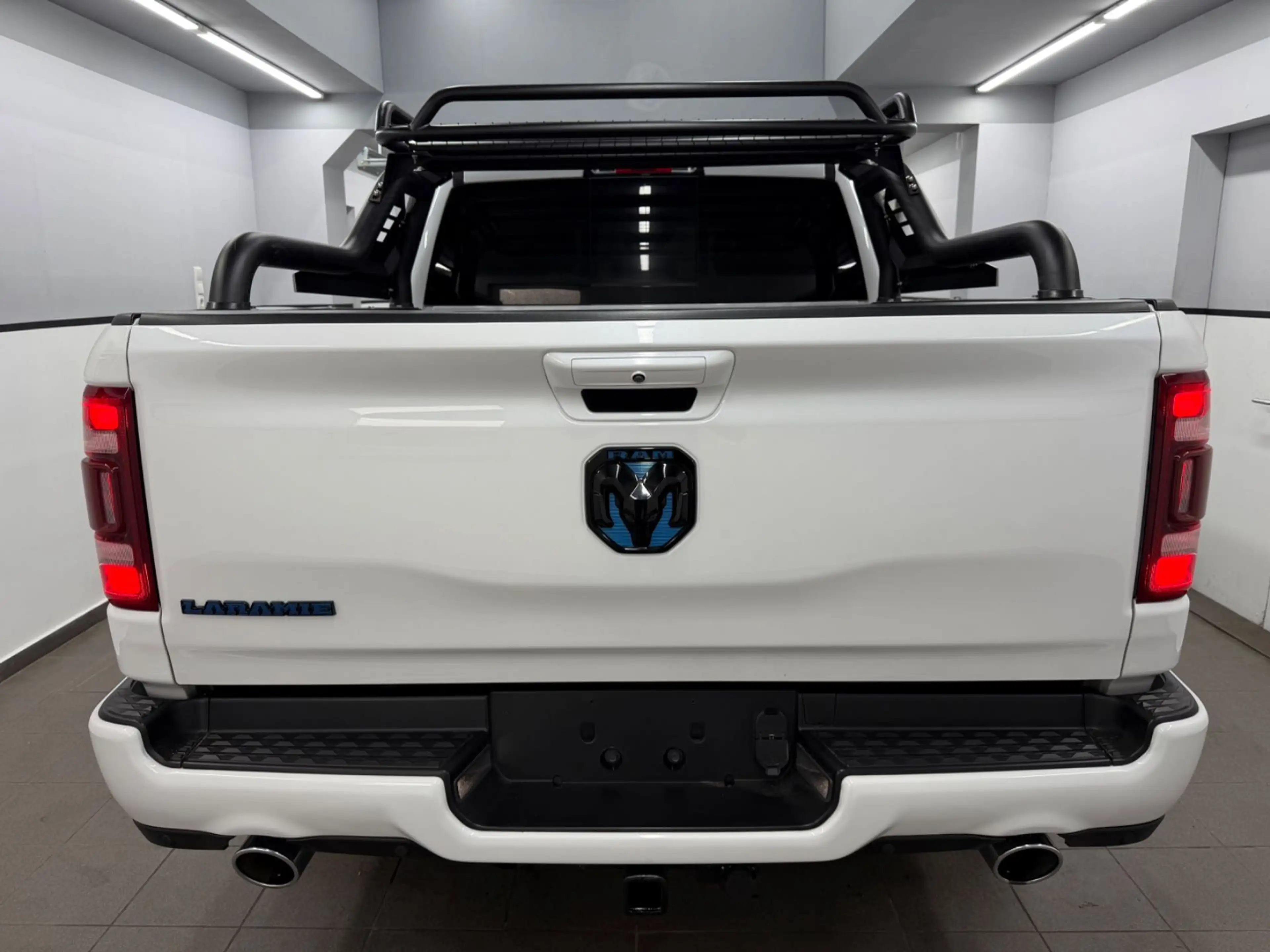 Dodge RAM 1500 V8 5.7 eTorque 4X4 LARAMIE*Ivory*12"Scr — photo 9