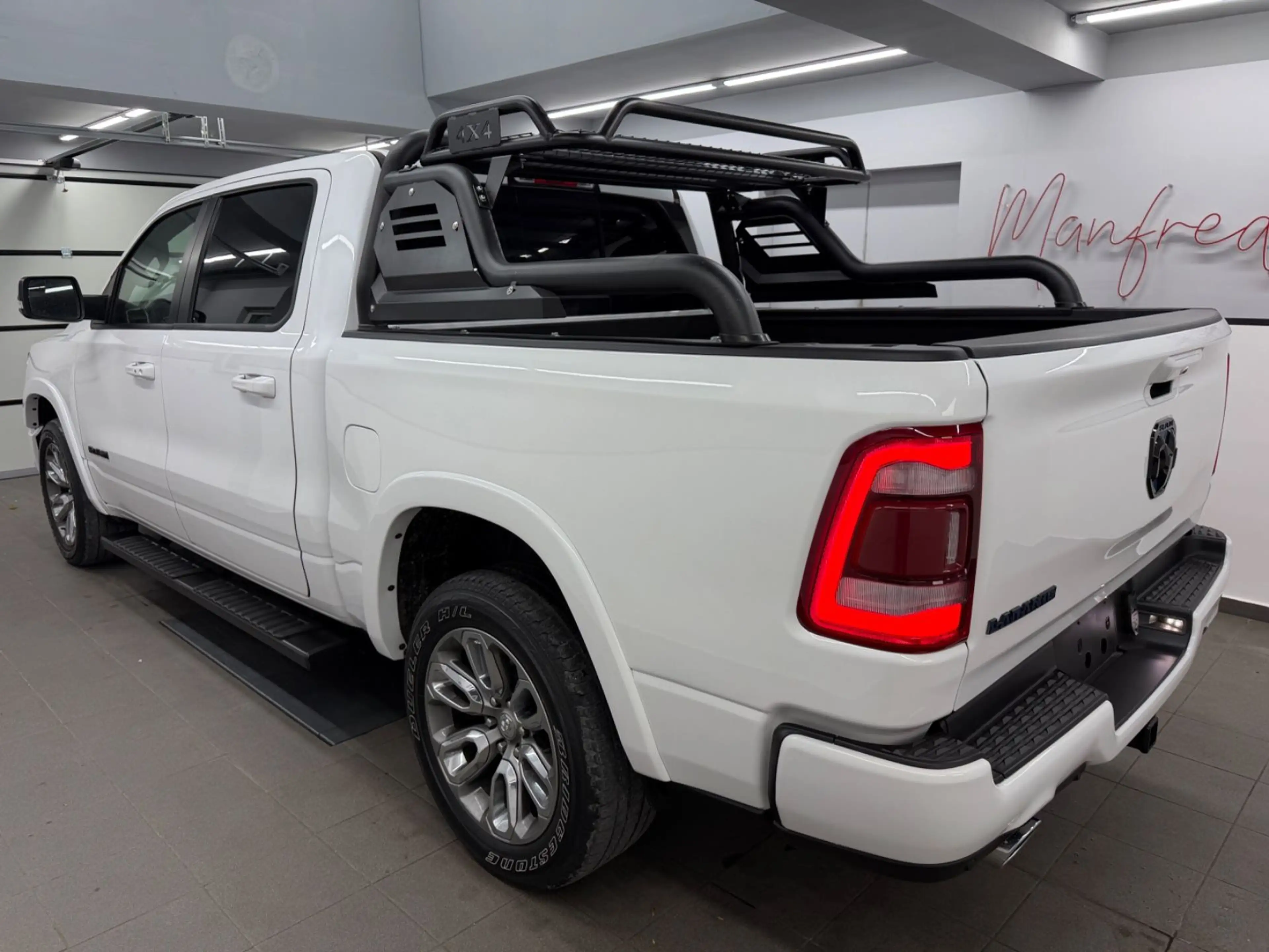 Dodge RAM 1500 V8 5.7 eTorque 4X4 LARAMIE*Ivory*12"Scr — photo 6