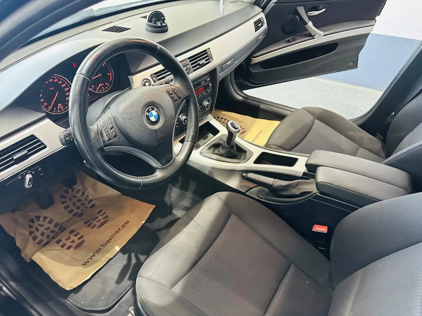 BMW 316 316d Touring Österreich-Paket - 2