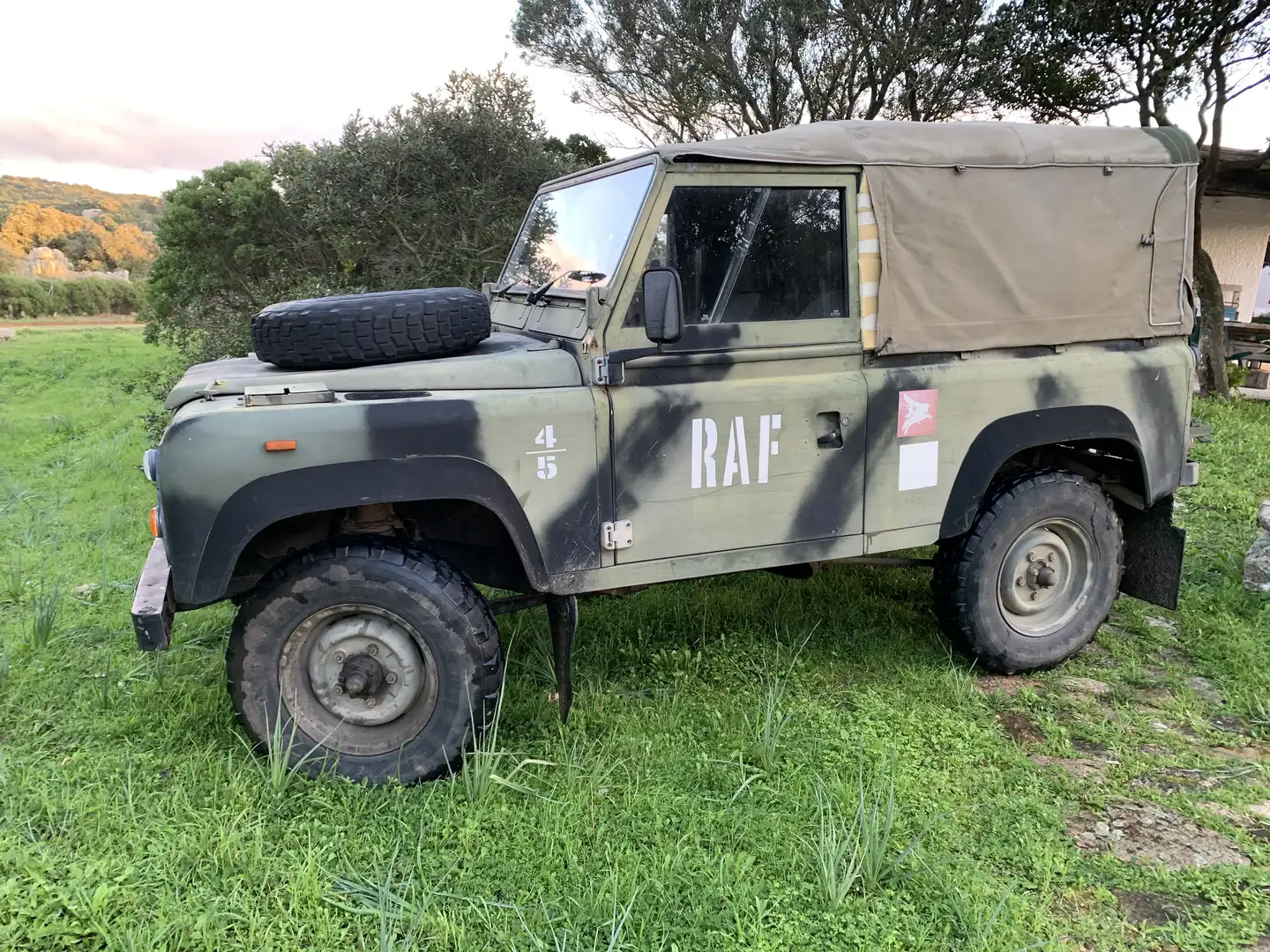 Land Rover Defender 90 2.5 Soft Top - 2
