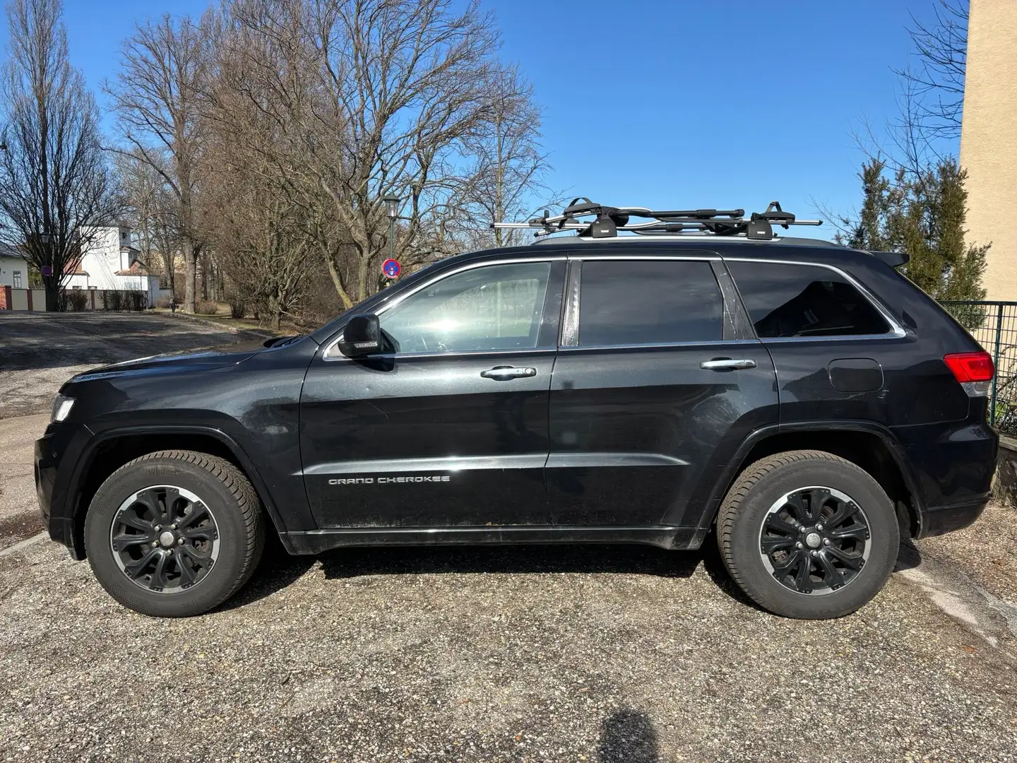 Jeep Grand Cherokee 3.0 CRD Overland Schwarz - 2