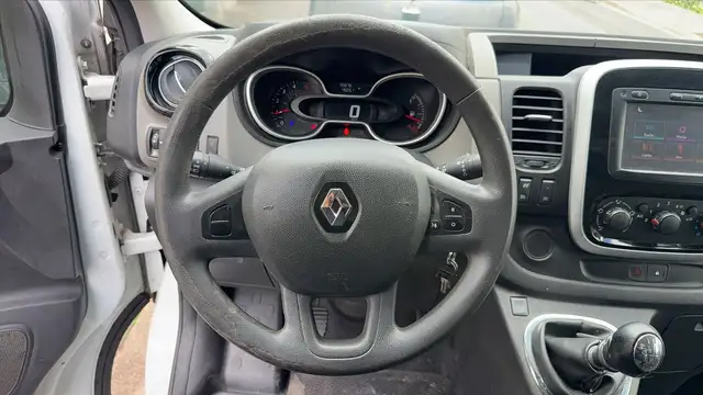 Renault Trafic view 22