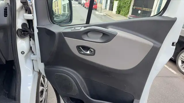 Renault Trafic view 23