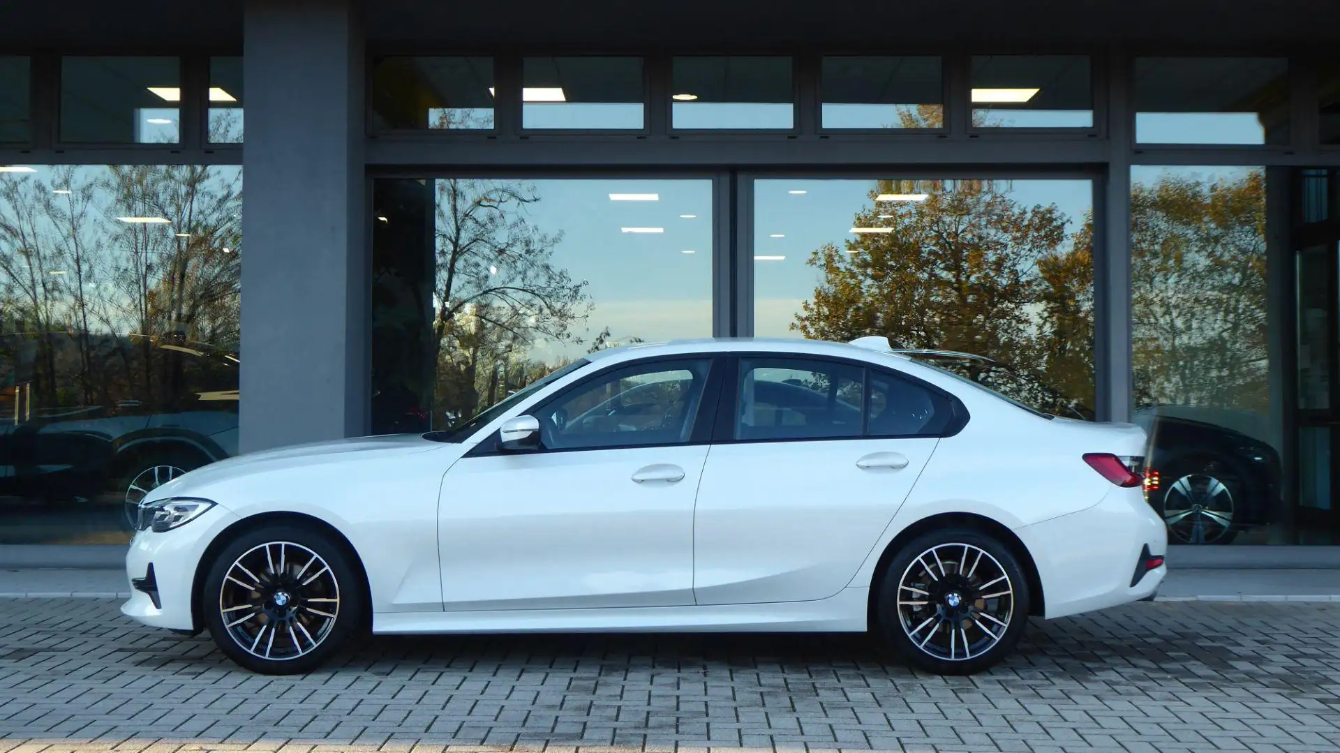 BMW 320 d Business Automatico Weiß - 2
