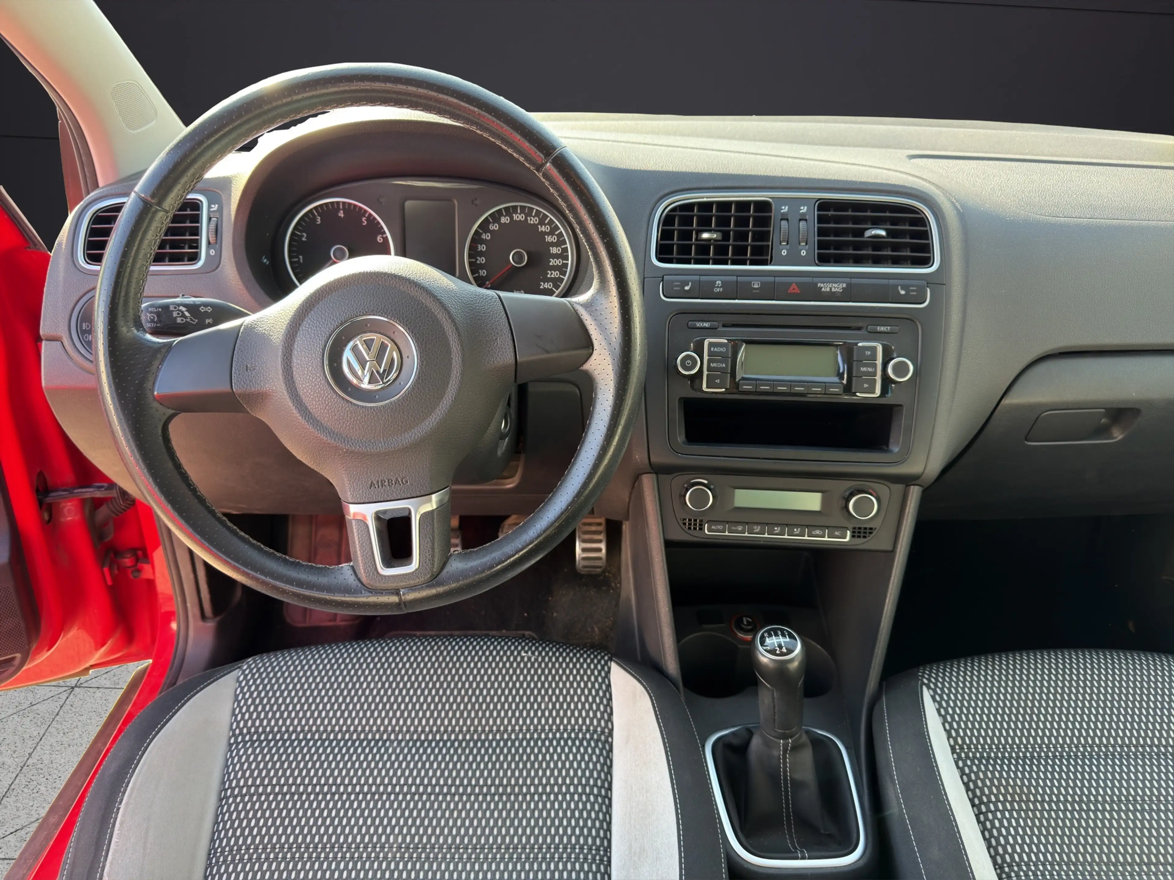 Volkswagen Polo Cross 1.4 Klimaauto, Sitzheizung, Tempomat, Tüv 04/28 — photo 9