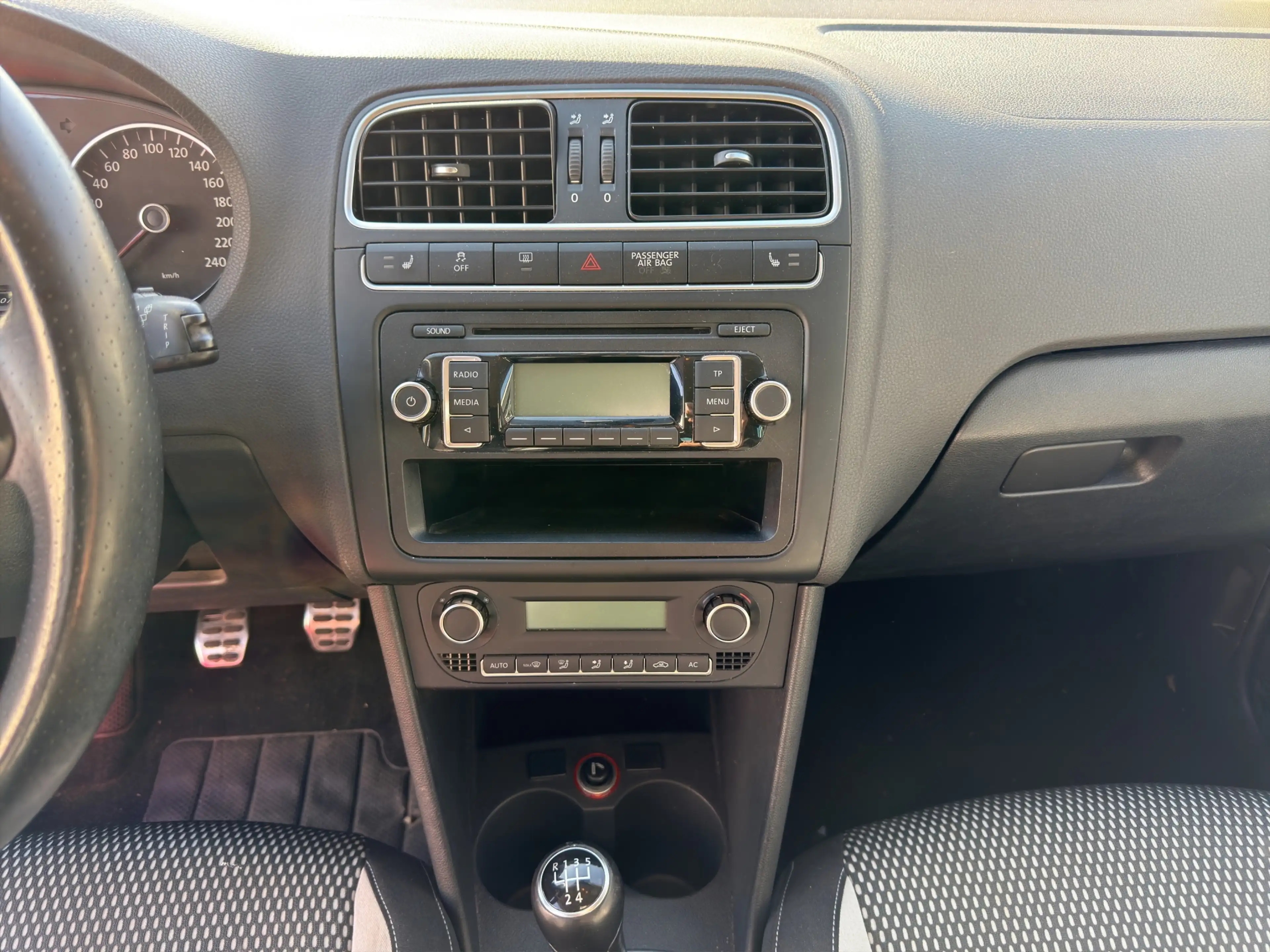 Volkswagen Polo Cross 1.4 Klimaauto, Sitzheizung, Tempomat, Tüv 04/28 — photo 11