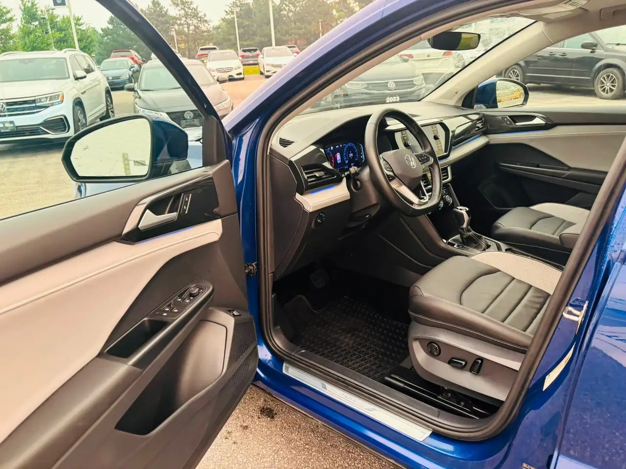Volkswagen Taos photo Volkswagen Taos