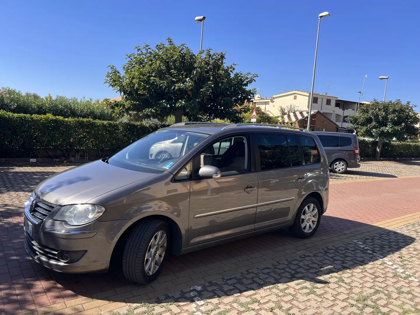 Volkswagen Touran 1.9 tdi Highline - 2