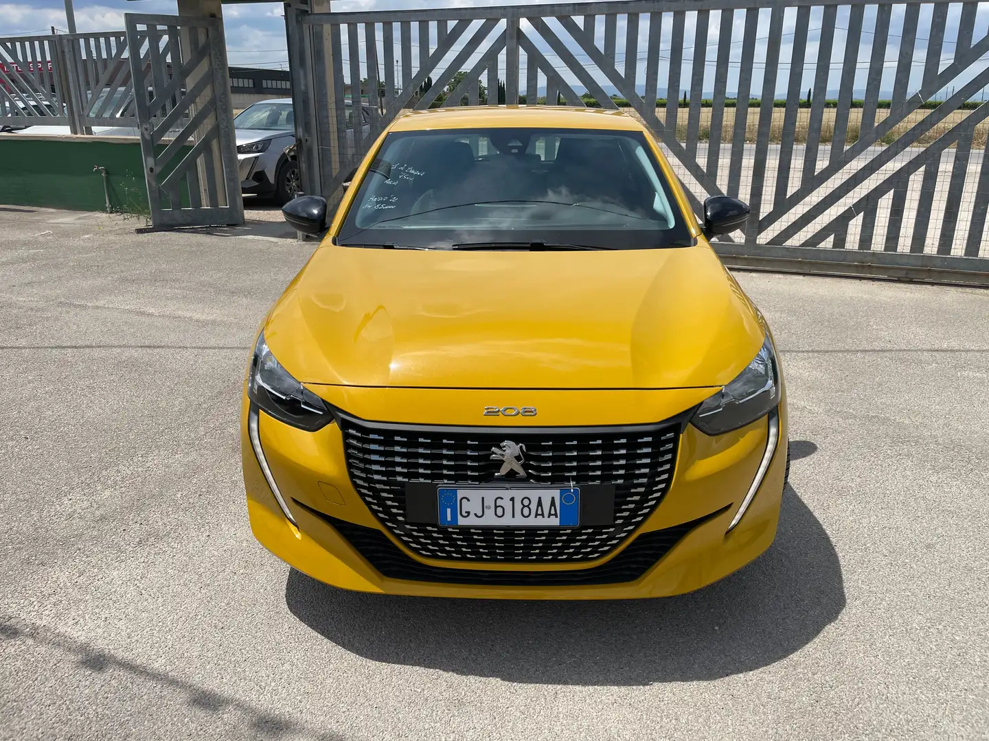 Peugeot 208 1.2 puretech 75cv Active Amarillo - 2