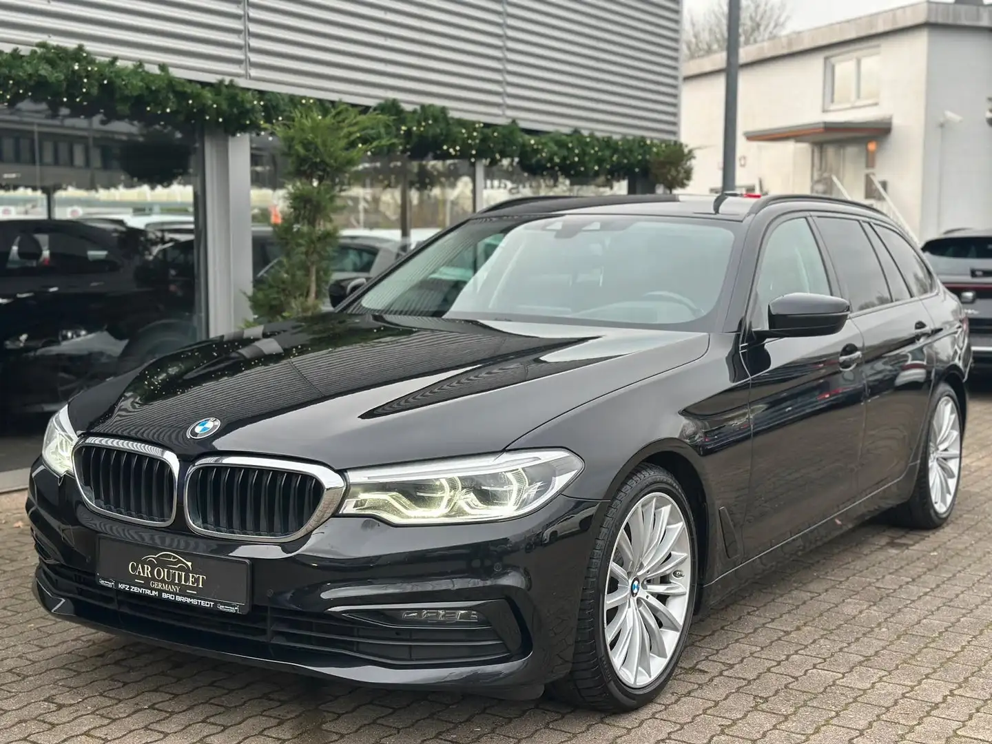 BMW 525 d Sport Line | Head up | AHK | Kamera | Leder Schwarz - 1