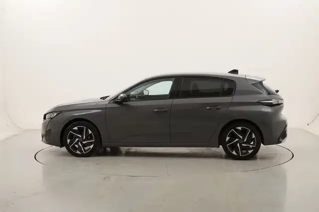 Peugeot 308 view 2