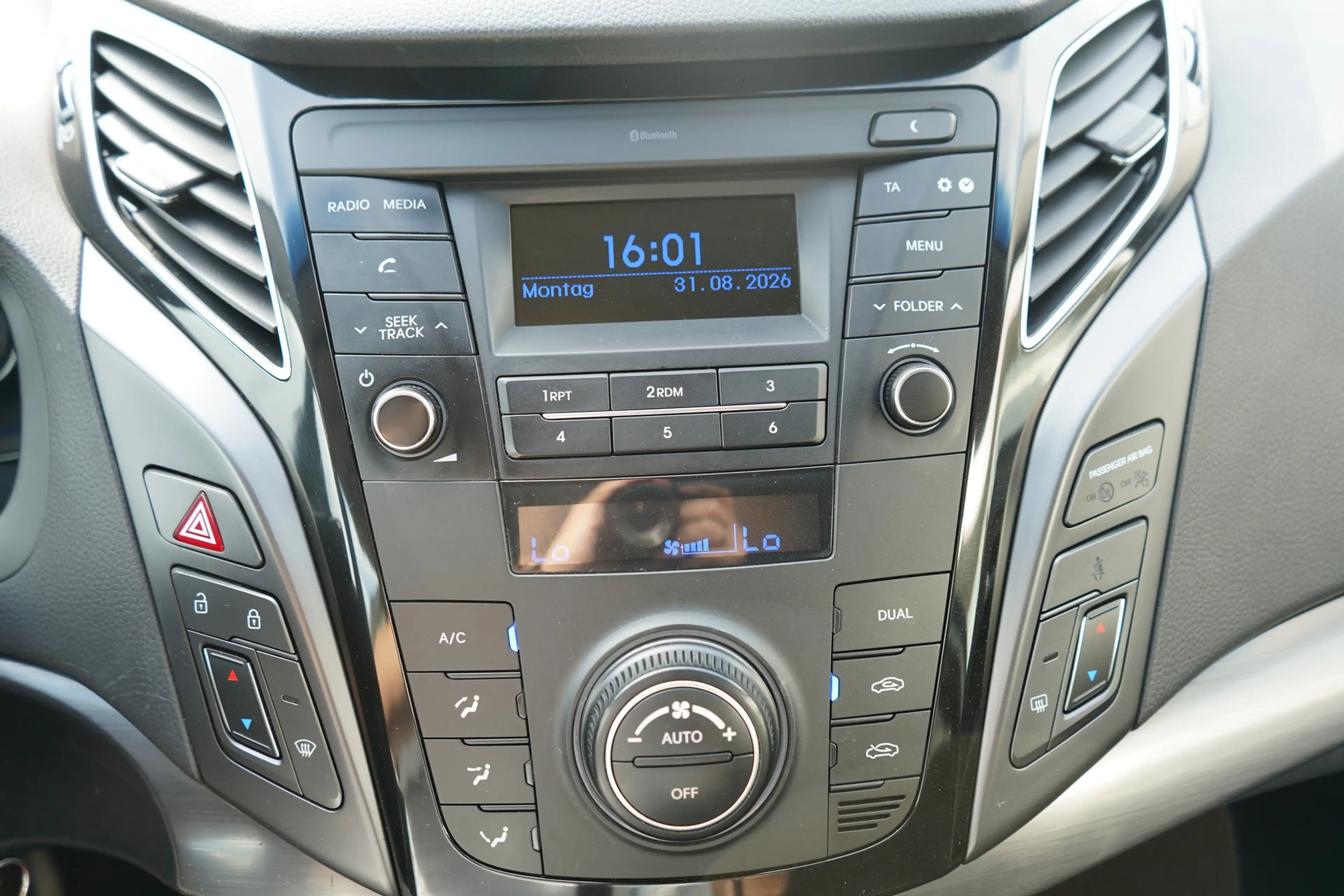 Hyundai i40 Kombi 2.0 T-GDI Premium Tempomat PDC — photo 13