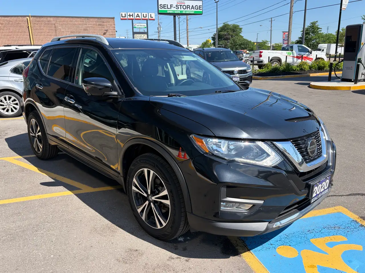 Nissan Rogue снимка Nissan Rogue